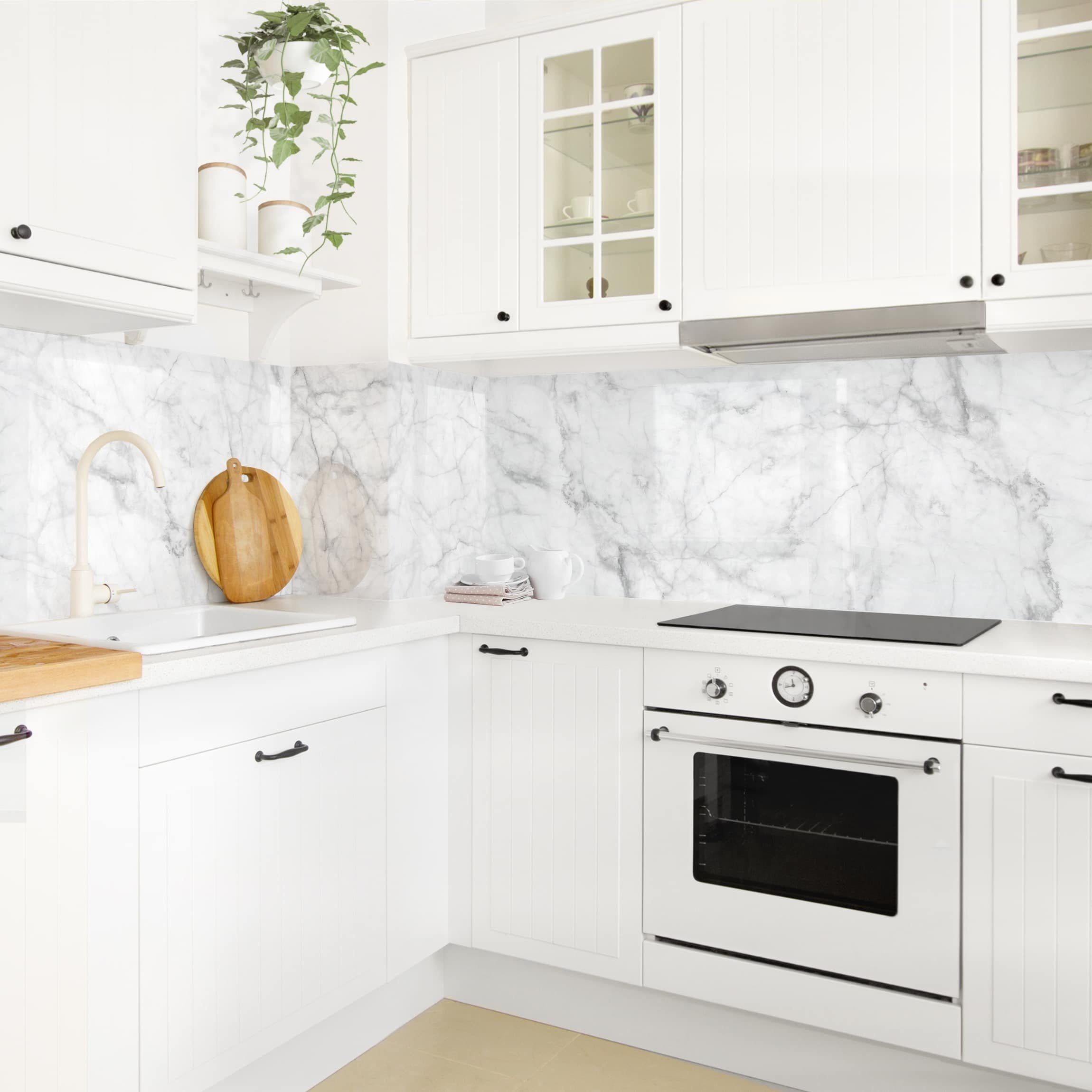 Bilderdepot24 Küchenrückwand weiß dekor 3D-Optik Muster Steinoptik Bianco Carrara, (1-tlg., Nischenrückwand - für Fliesenspiegel ohne Bohren - matt), Spritzschutz Rückwand Küche Herd - Folie selbstklebend versch. Größen