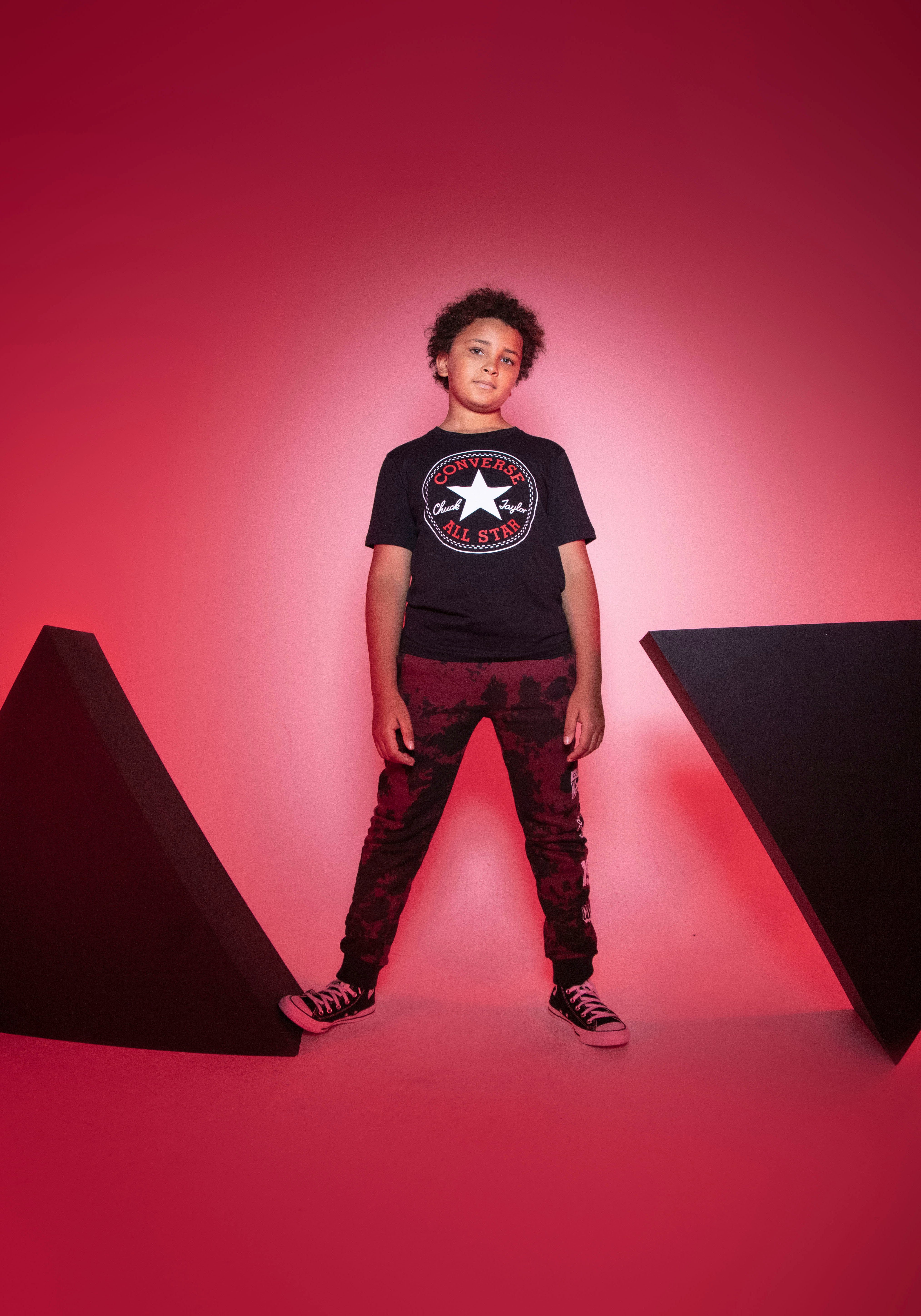Converse Kurzarmshirt für Kinder Kurzarm, sportlicher Stil, mit Logodruck, elastisches Material