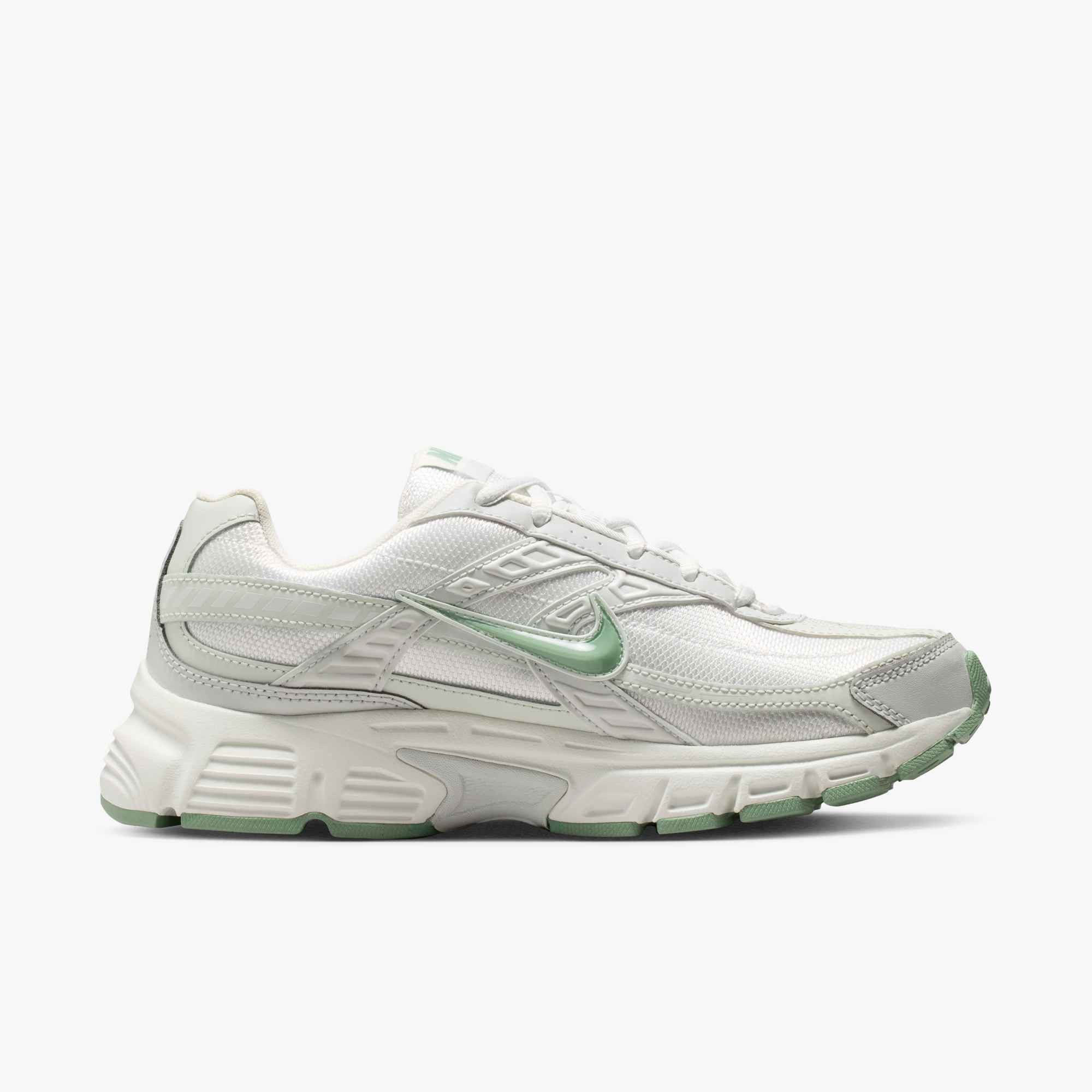 Nike Sportswear Initiator Sneaker inspiriert vom Design des Nike P-6000