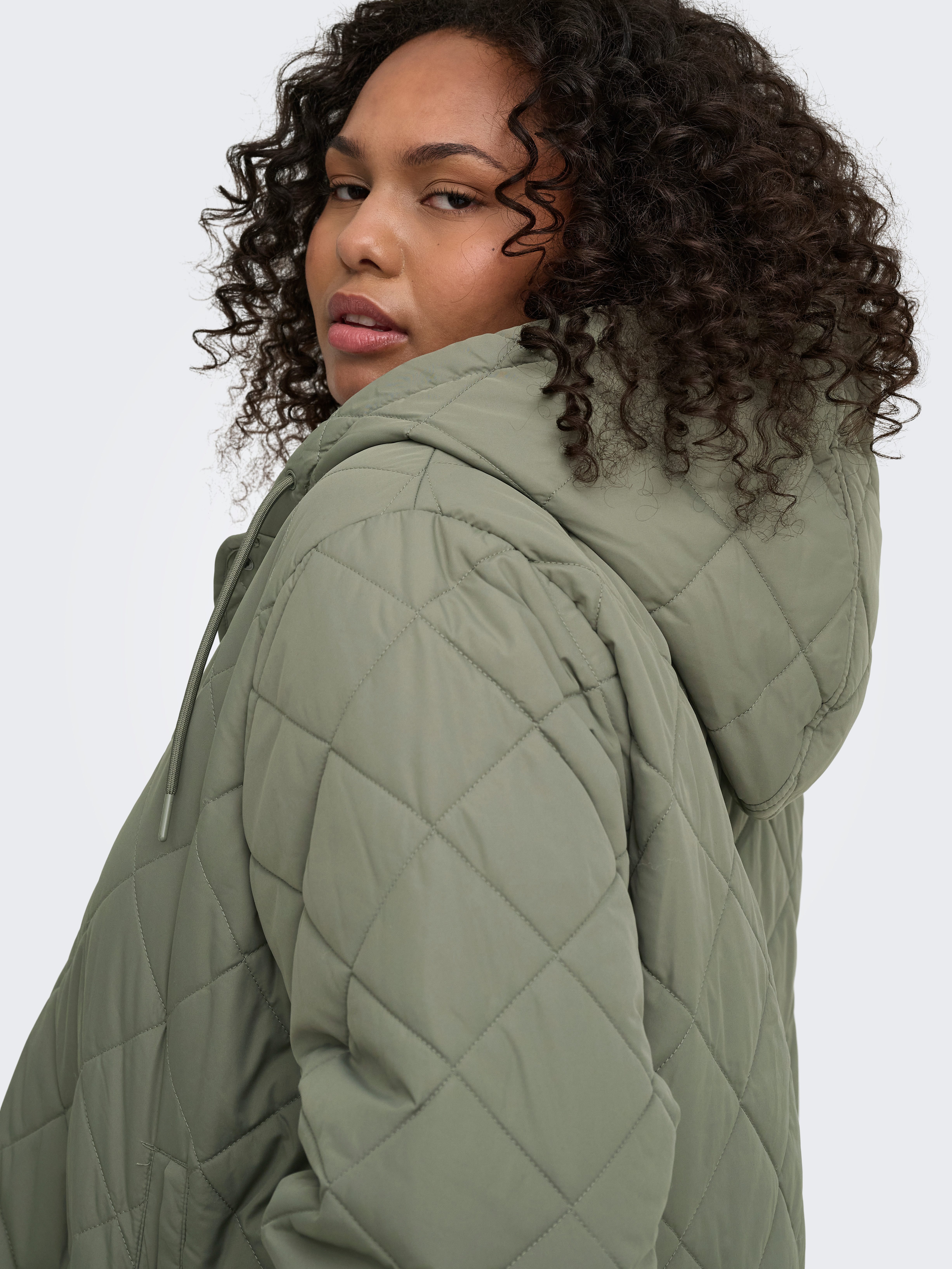 ONLY CARMAKOMA Steppjacke CARJULIET QUILTED HOOD JACKET NOOS Kunstfaser, normal geschnitten