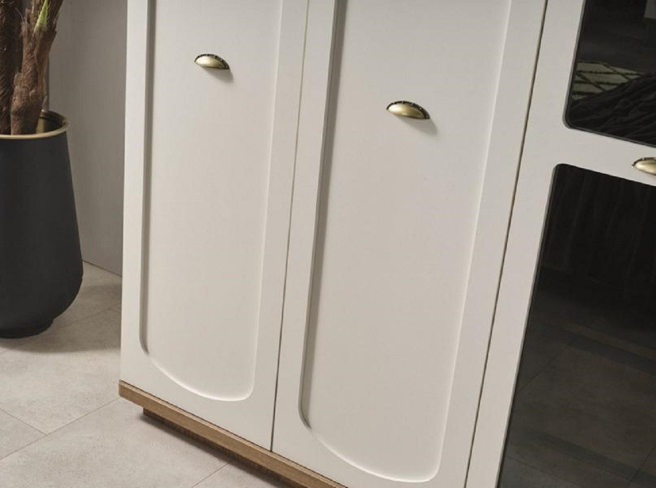 JVmoebel Kleiderschrank Beige Kleiderschrank Ankleideschrank Schrank 5 türiger (1-St., Kleiderschrank) Made in Europa