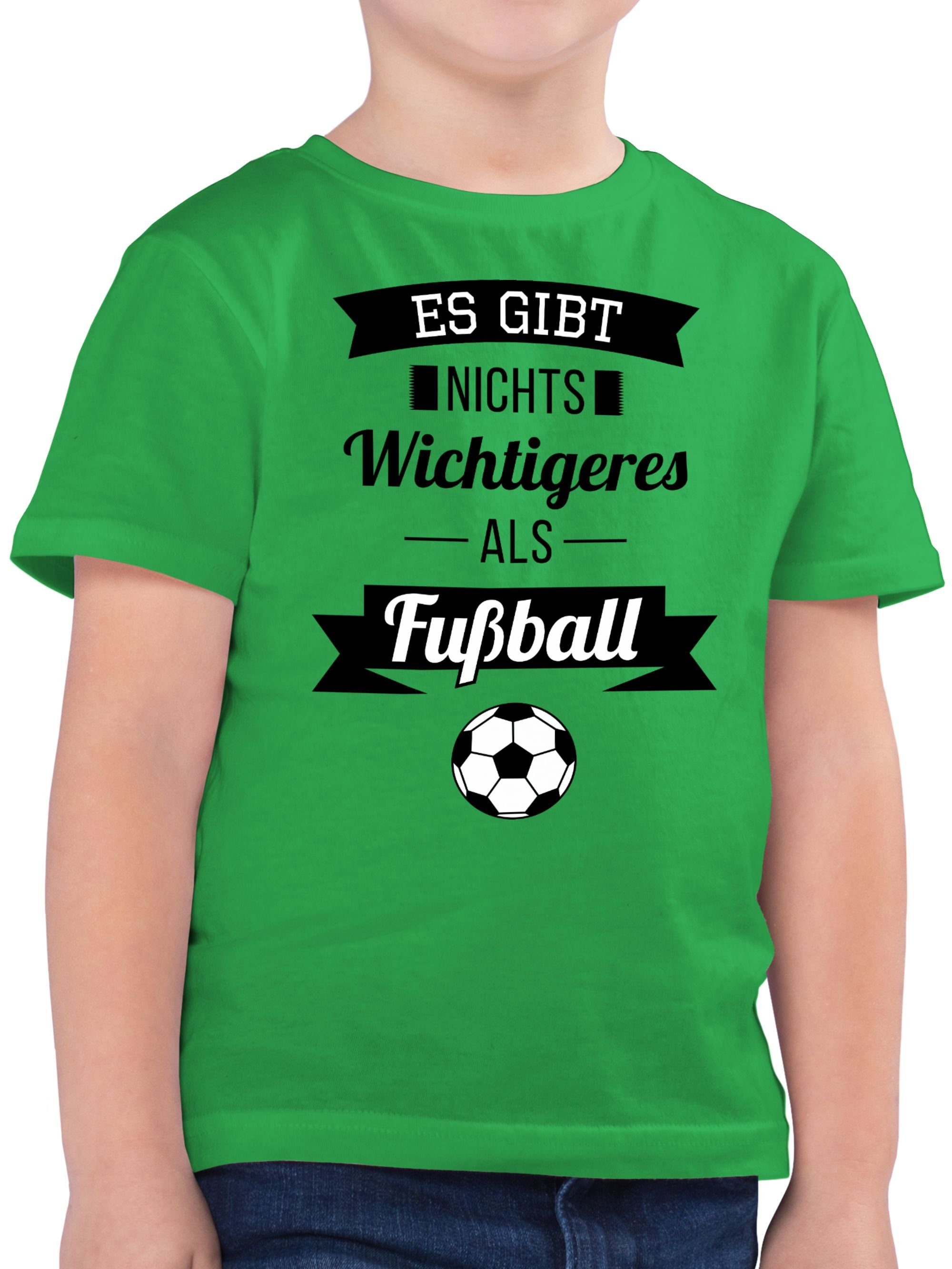 T-Shirt Es gibt nichts Wichtigeres als Fußball