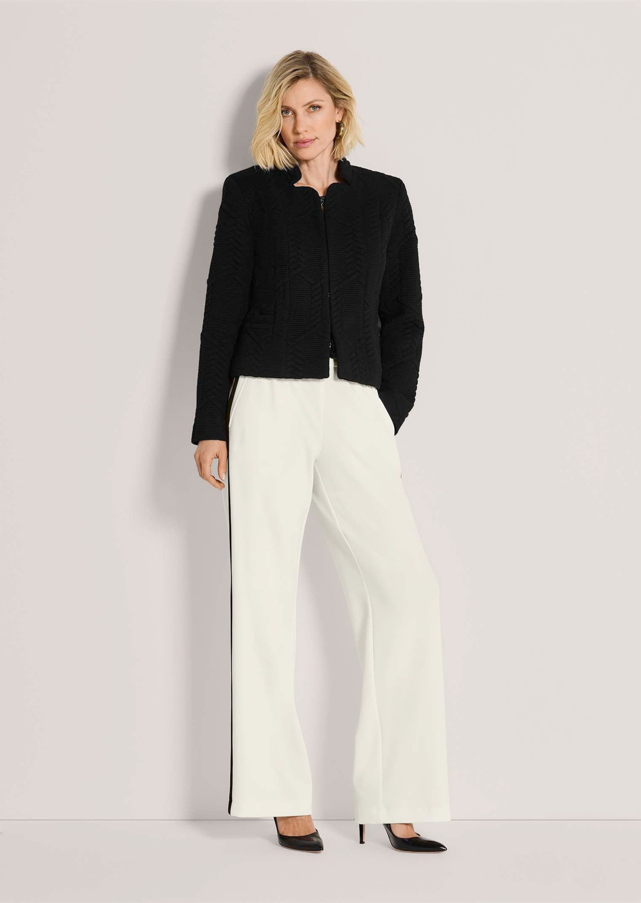 MADELEINE Kurzblazer Eleganter Jerseyblazer im Zopf-Design Blazer mit Stehkragen, Hakenverschluss und langen Ärmeln
