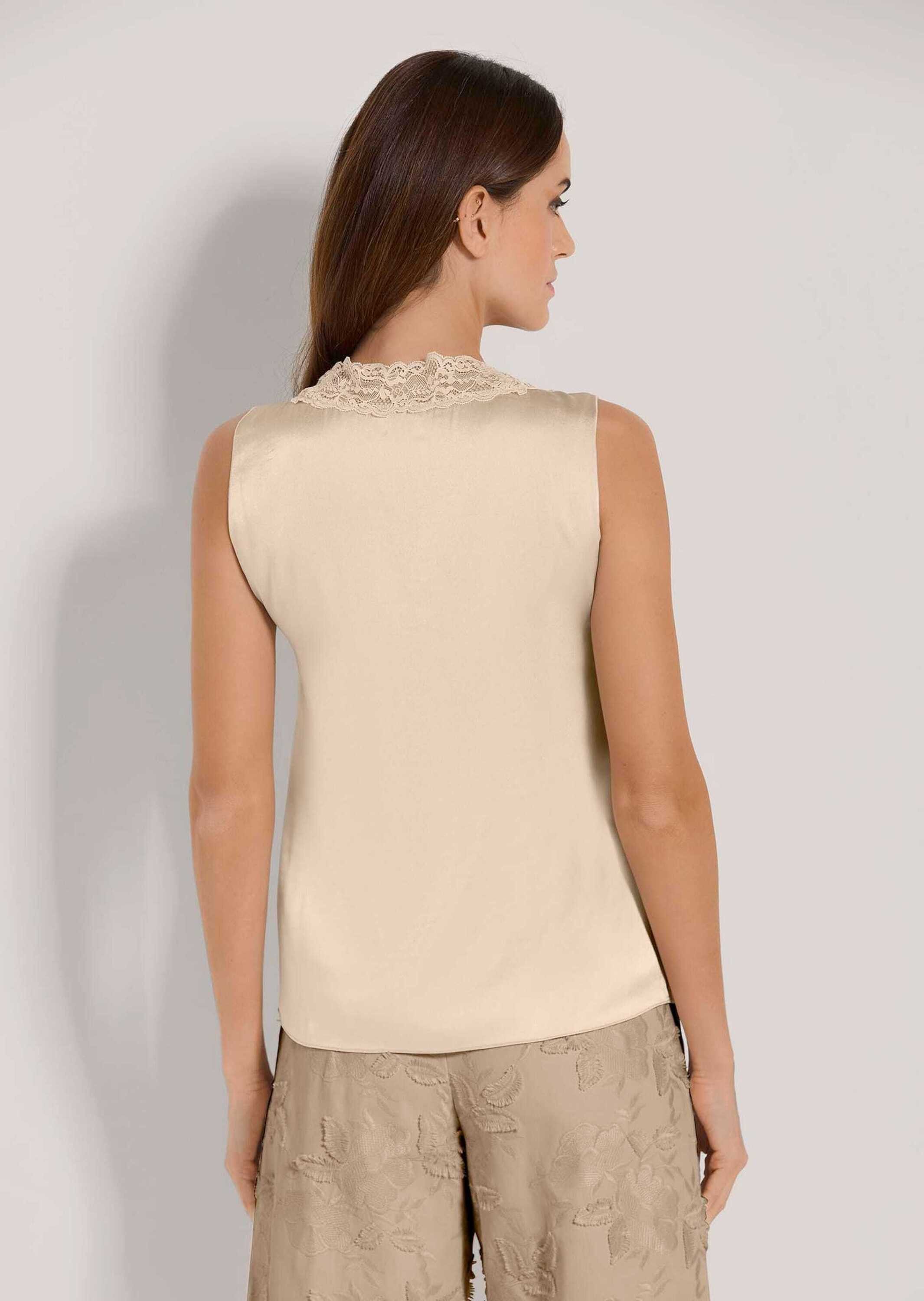 MADELEINE Shirttop Lingerie-Top aus Seidensatin Zarte Spitze und V-Ausschnitt für eleganten Look, ohne Arm