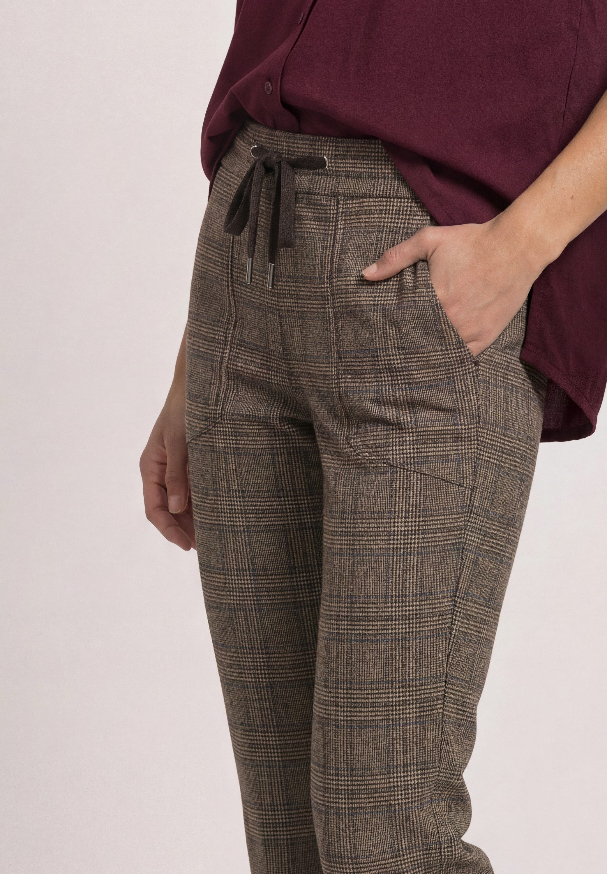 STREET ONE Stoffhose Style Bonny mit Karomuster / Elastischer Gummizug mit Kordel