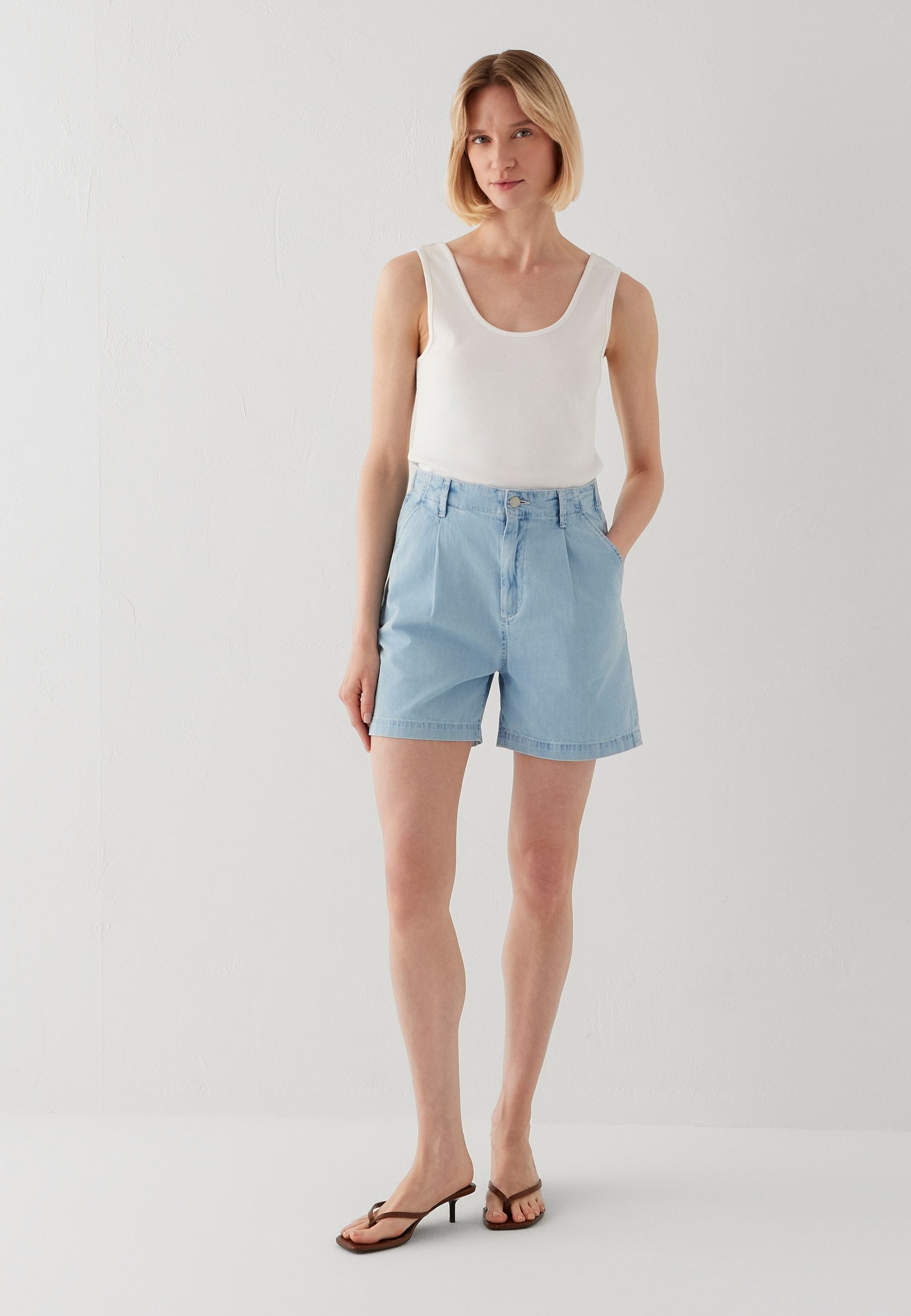Mavi Shorts