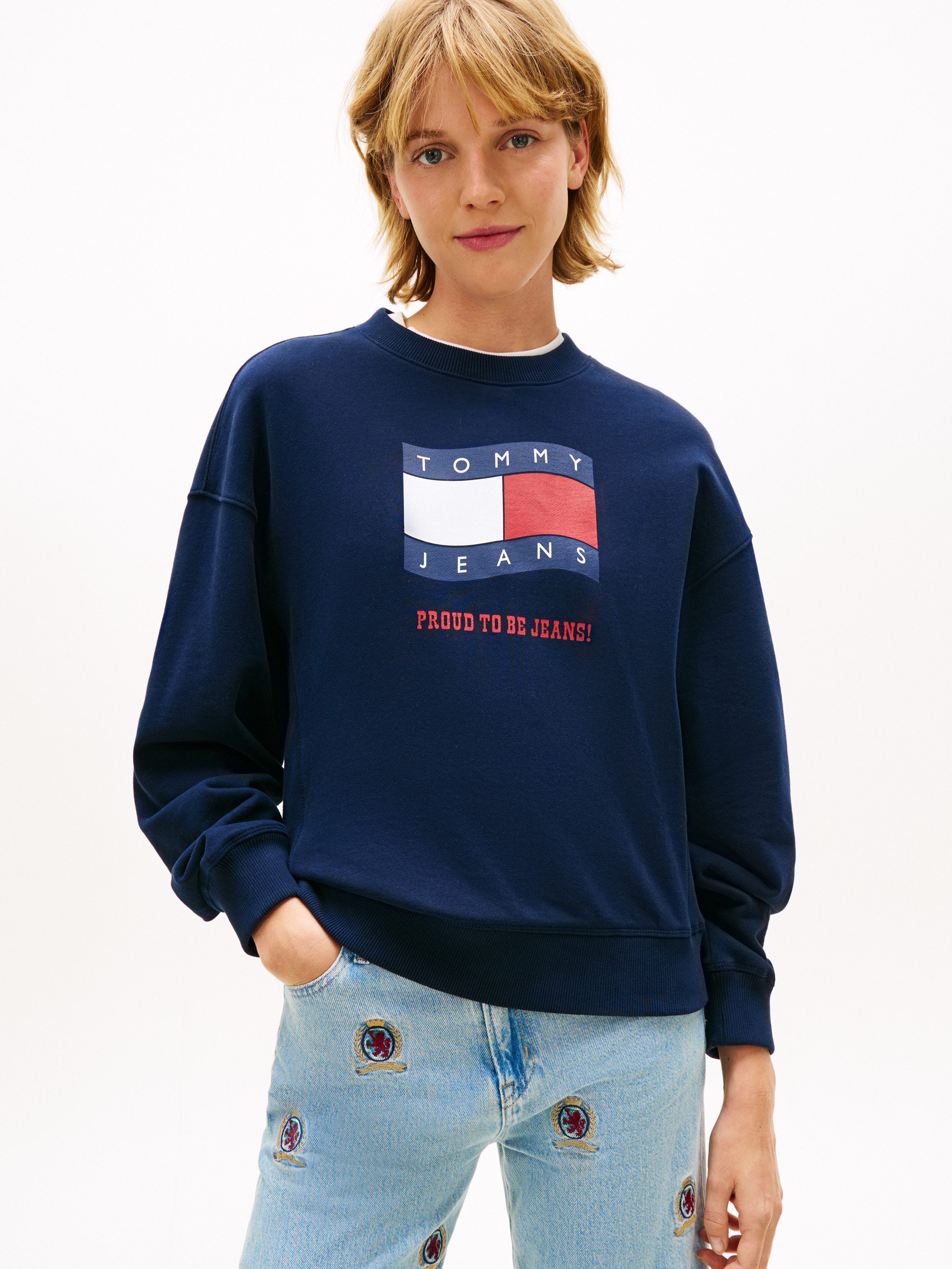 Tommy Jeans Sweatshirt TJW BXY WAVY FLAG CREW EXT Boxy Fit mit Rundhals