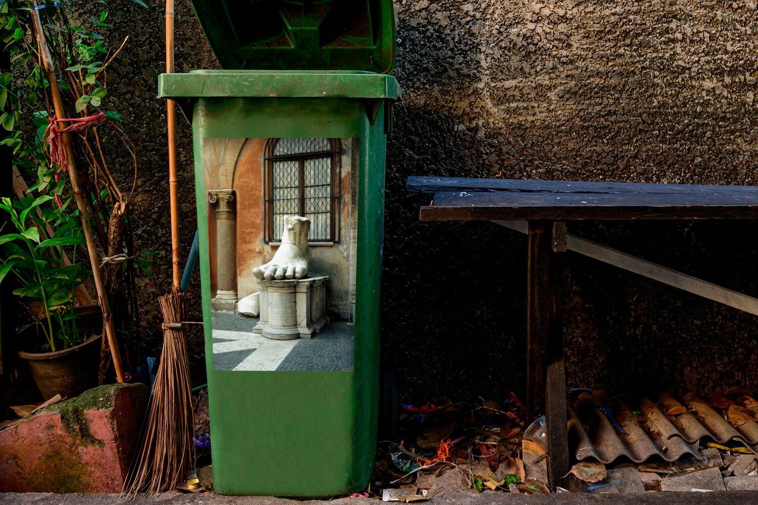 Wandsticker Container, Mülleimer-aufkleber, Abfalbehälter St), Statue eines Fußes MuchoWow (1 Mülltonne, Sticker, großen