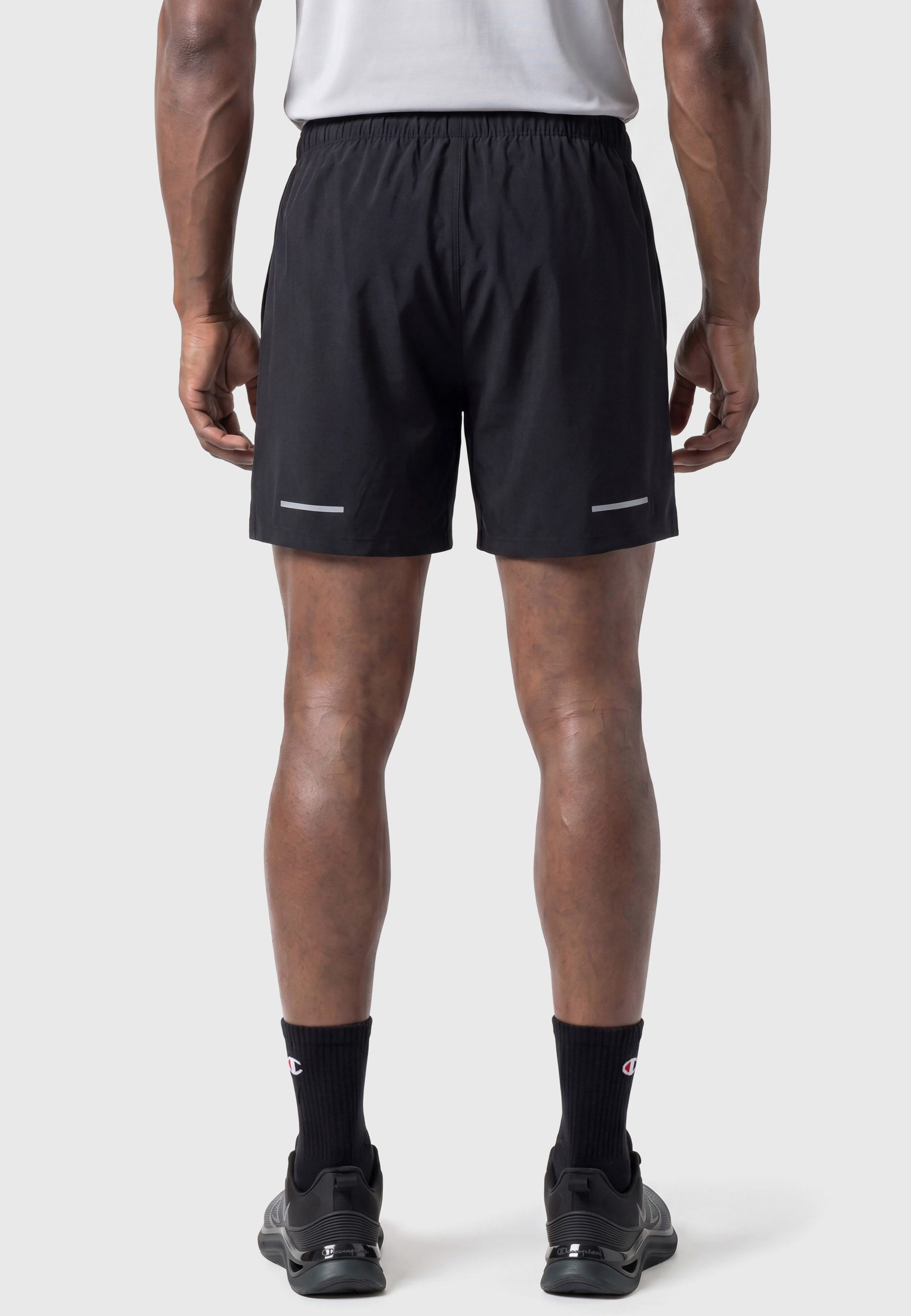 Champion Trainingsshorts PERFORMANCE WOVEN SHORTS Standard Fit C-DRY ANTI-ODOR mit Anti-Odor Ausstattung, aus Polyester und Elasthan