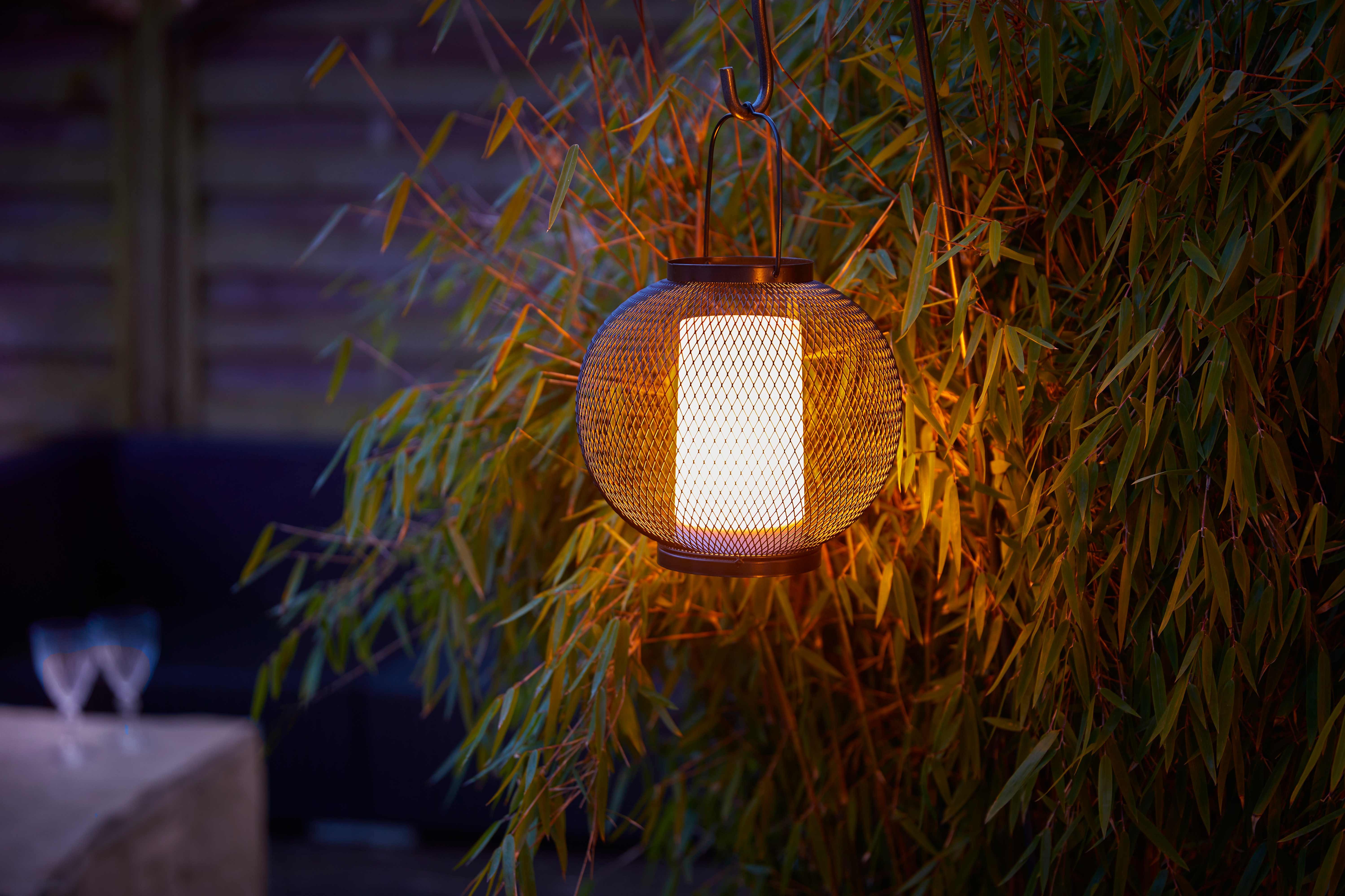 Northpoint LED Laterne aus Metall mit Timer & Flackereffekt für drinnen & draußen – Bild 4 von 5