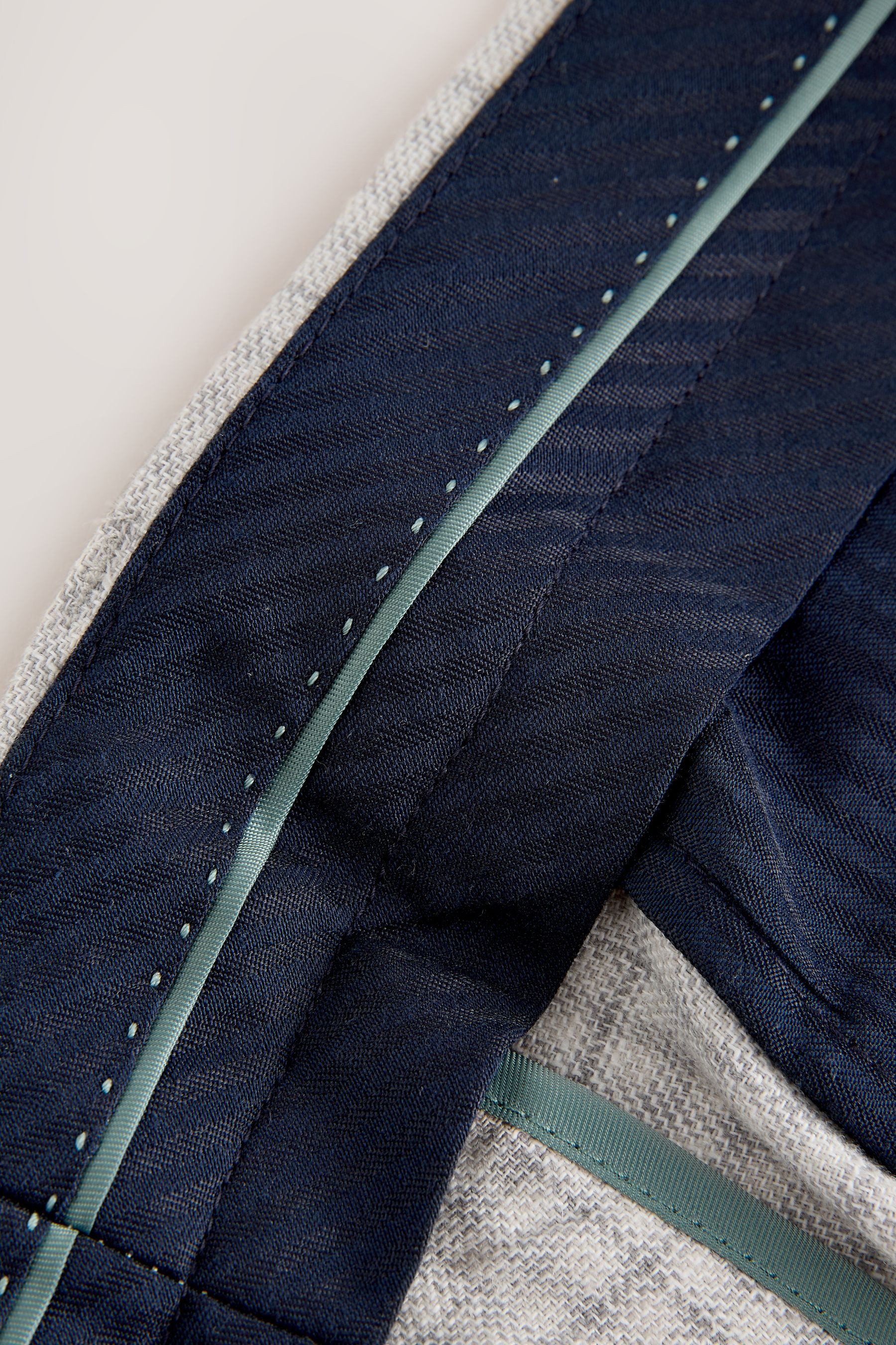 Next Anzughose Tailored Fit Anzughose mit Karomuster und Leinen (1-tlg)