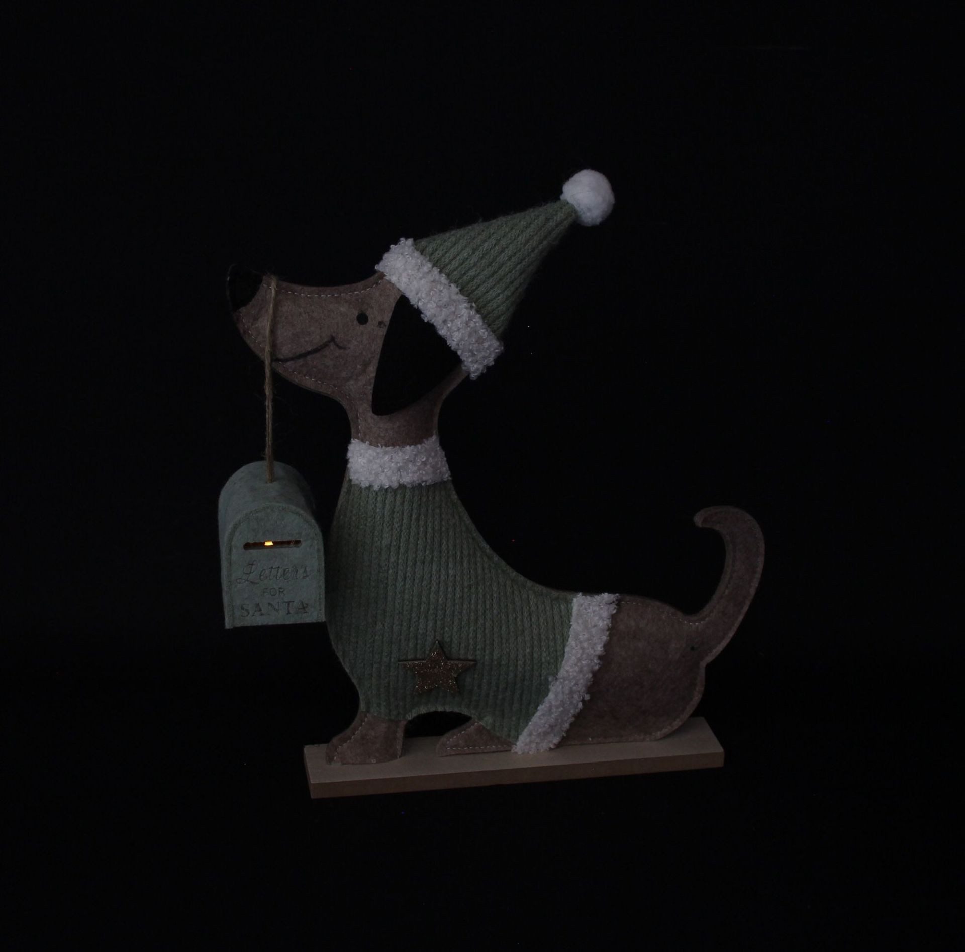 Home-trends24.de LED Dekofigur LED Deko Figur Dackel mit Postbox Filz MDF Sockel Weihnachten 2tlg. – Bild 5 von 5
