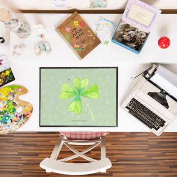 Mr. & Mrs. Panda Schreibtischunterlage Blume Kleeblatt - Blattgrün - Geschenk, Büroartikel, Jobwechsel, Gart, (1 tlg)