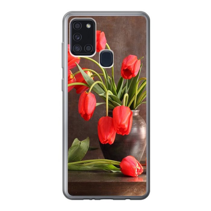MuchoWow Handyhülle Ein Strauß roter Tulpen vor einem dunklen Hintergrund Handyhülle Samsung Galaxy A21s Smartphone-Bumper Print Handy