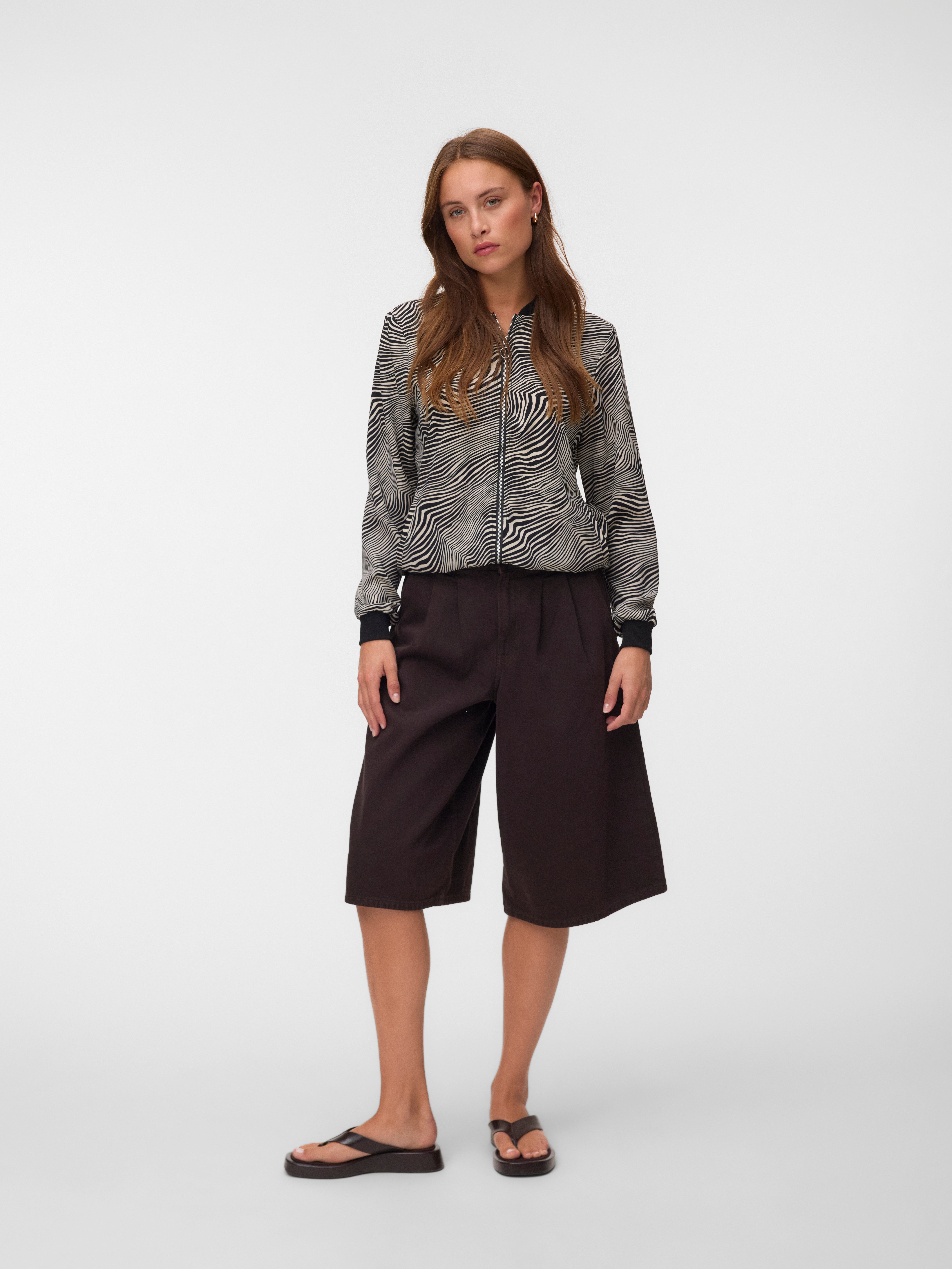 Vero Moda Blouson VMCOCO L/S BOMBER AOP WVN NOOS Materialmix – Bild 5 von 5
