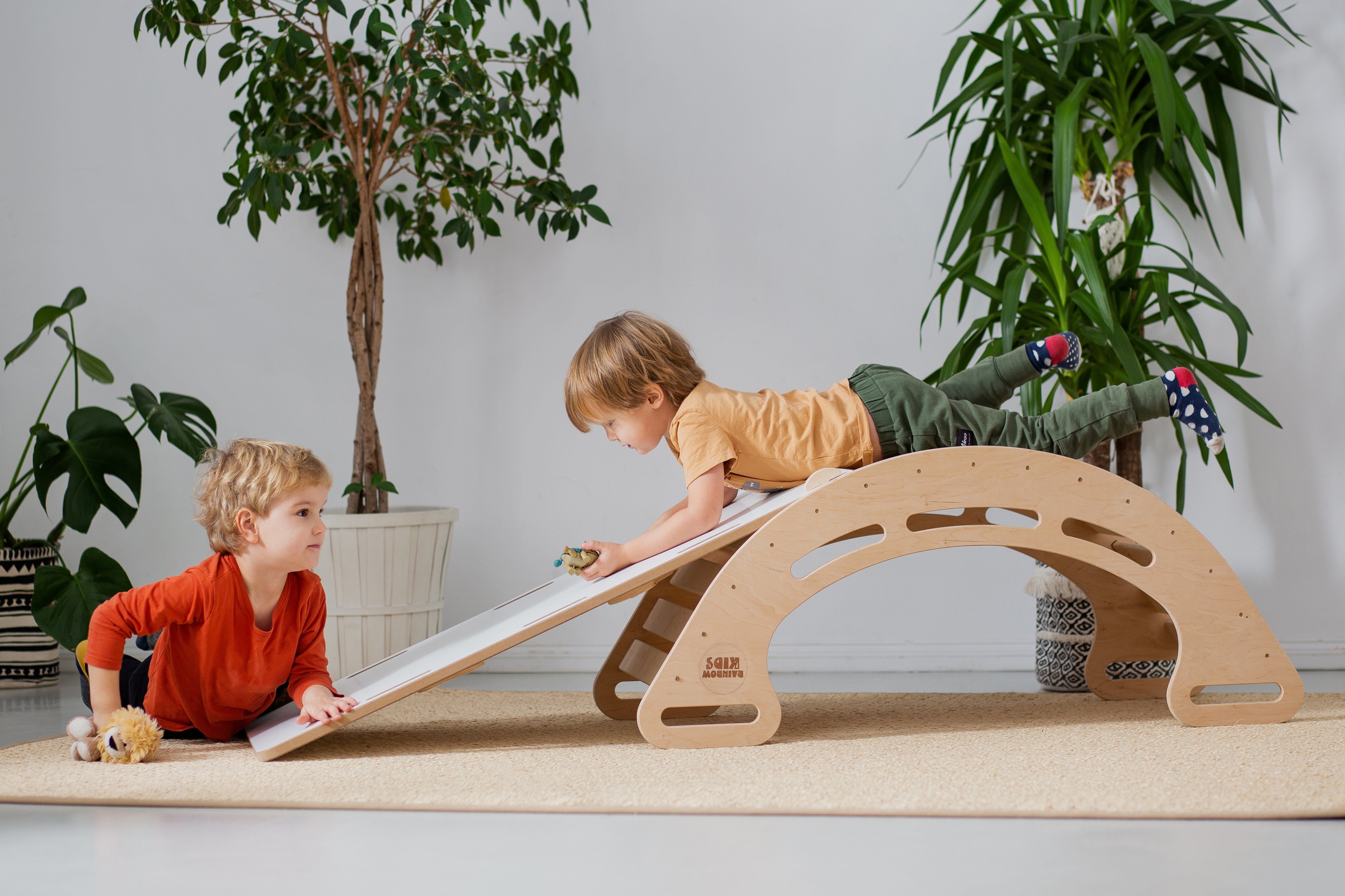 Rainbow Kids Wippe XL Holzspielzeug Montessori Wippe Kletterbogen 110 cm + Rutsche 2 in 1 (2-tlg) Made in Europe