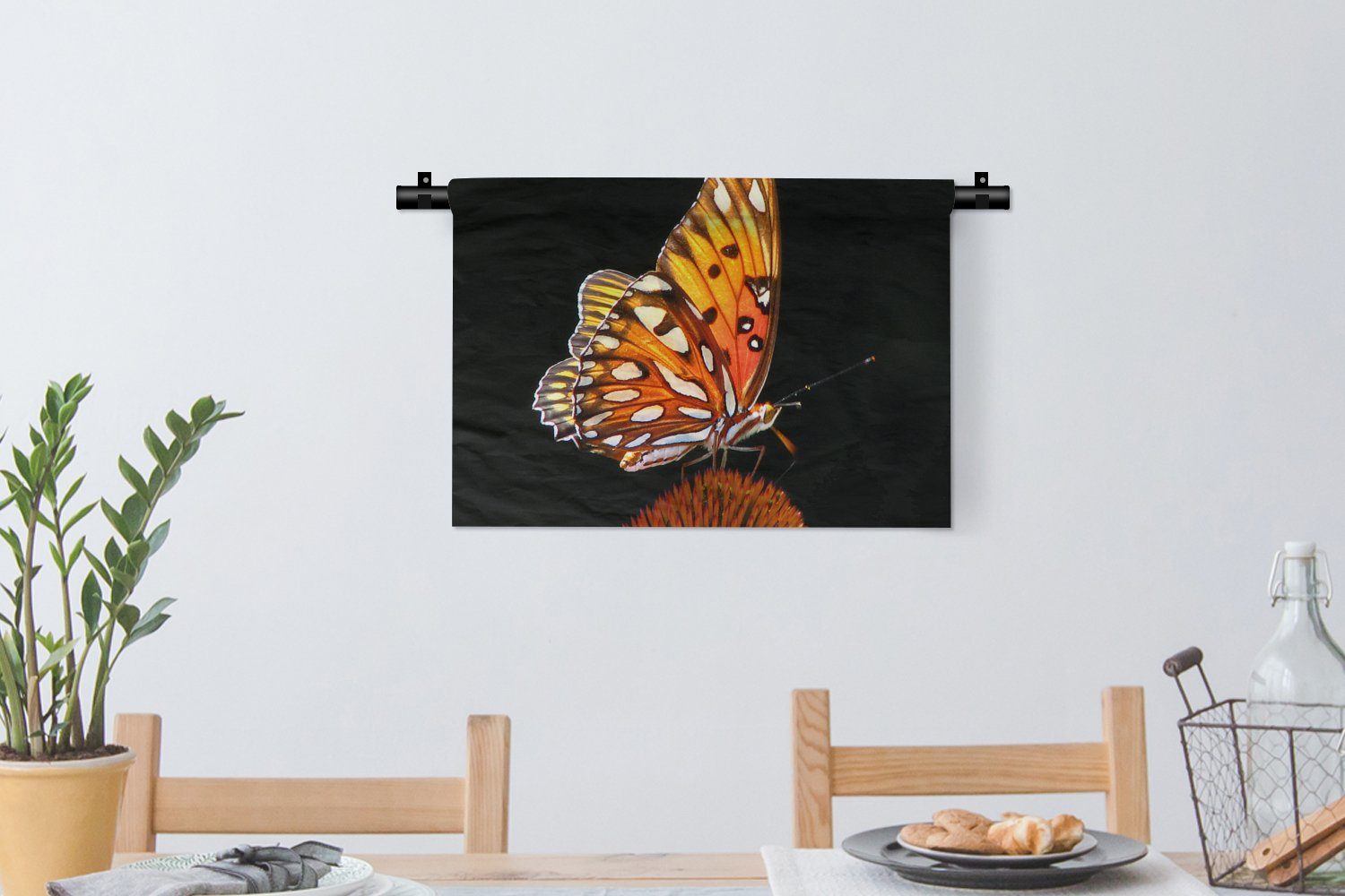 Kinderzimmer MuchoWow - Wanddekoobjekt Insekt - Wohnzimmer, Schwarz Schlafzimmer, für Schmetterling - - Wandbehang, Orange, Porträt Blumen Kleid, Wanddeko -
