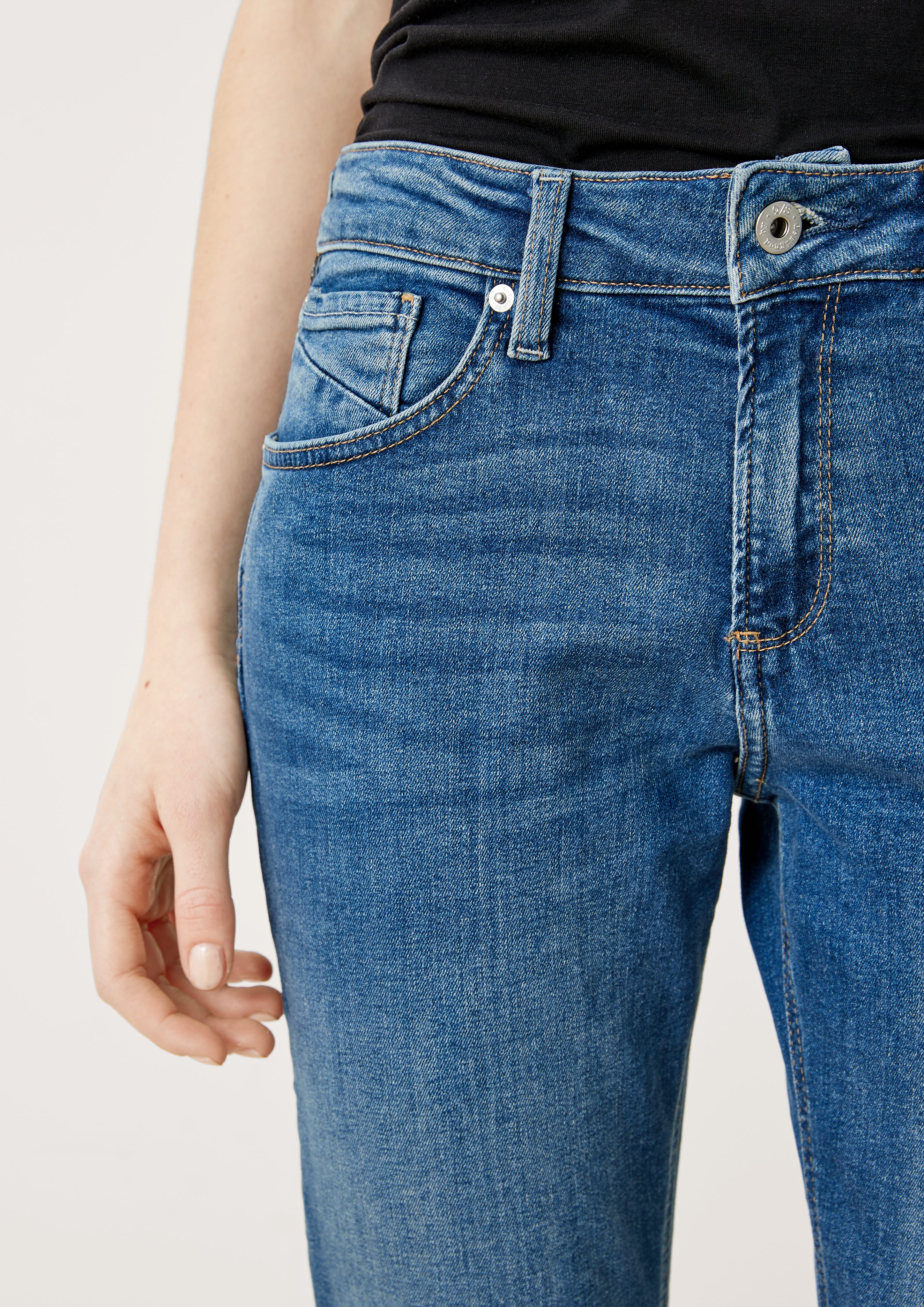 QS Stoffhose Jeans / / Rise / blue Slim Label-Patch Catie Fit Slim Mid Leg