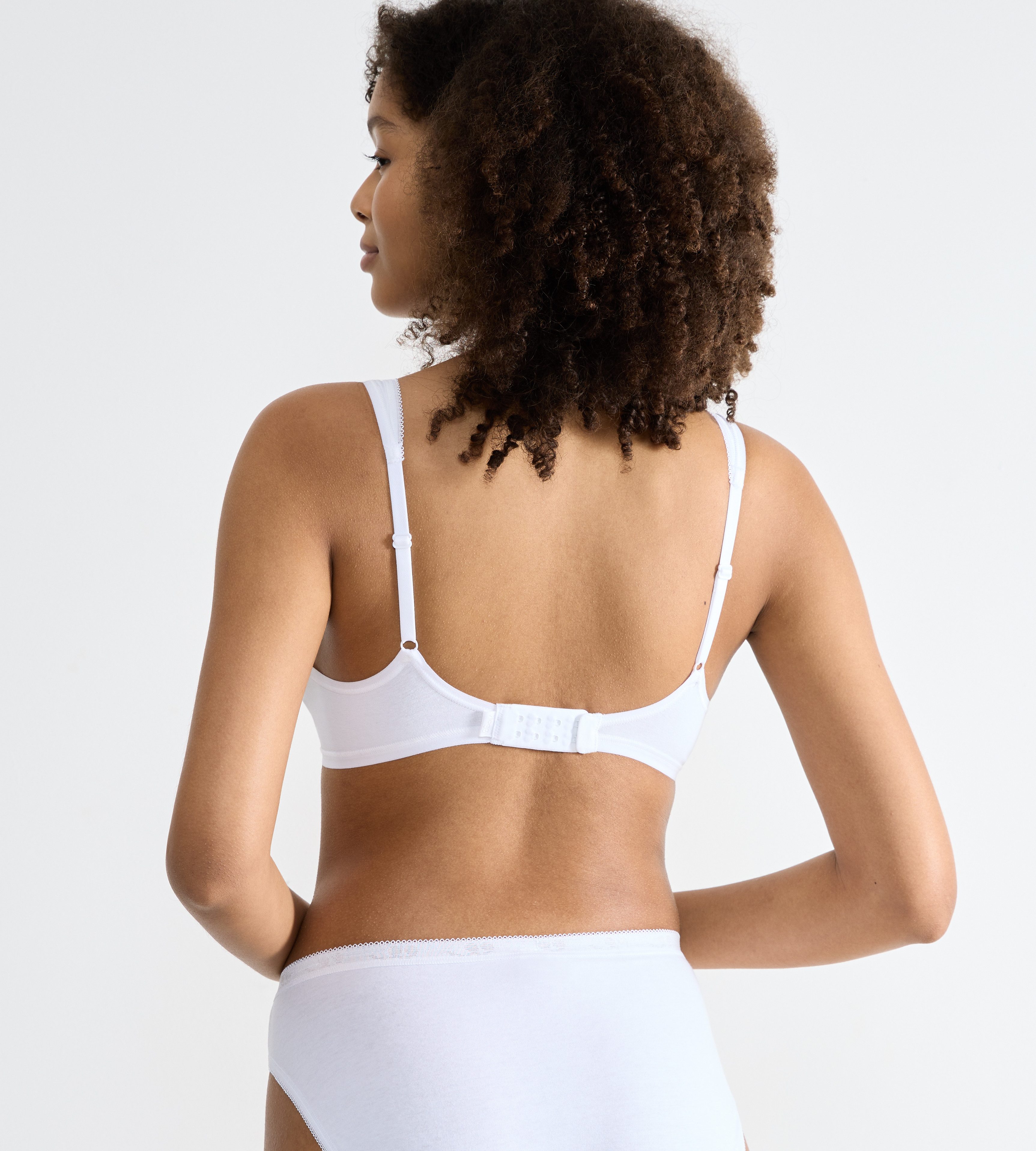 sloggi Soft-BH Basic+ perfekter Sitz, ohne Bügel, ohne Einlagen, tiefer V-Ausschnitt