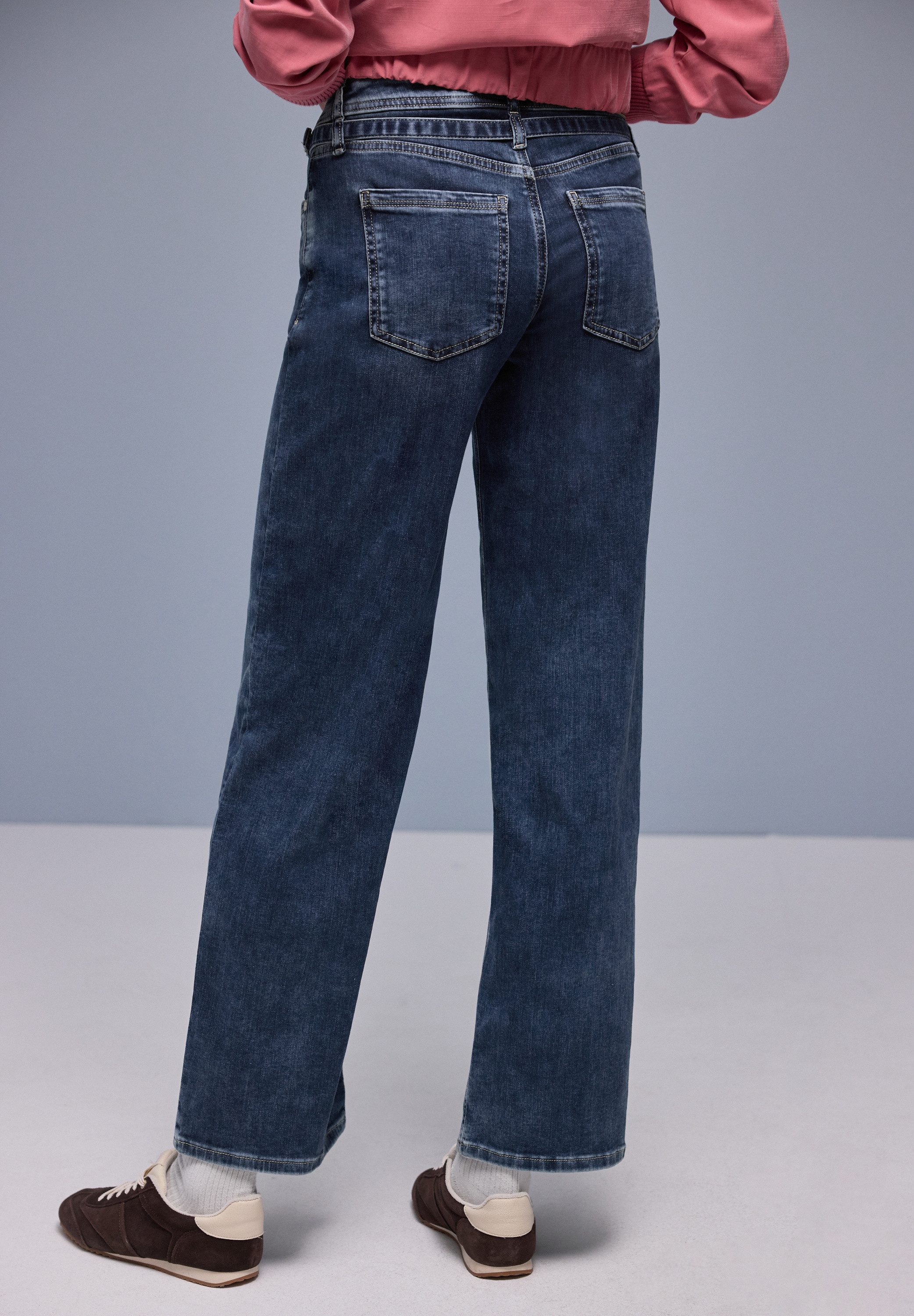STREET ONE Loose-fit-Jeans Style Emee mit praktischem Denim-Gürtel – Bild 2 von 5