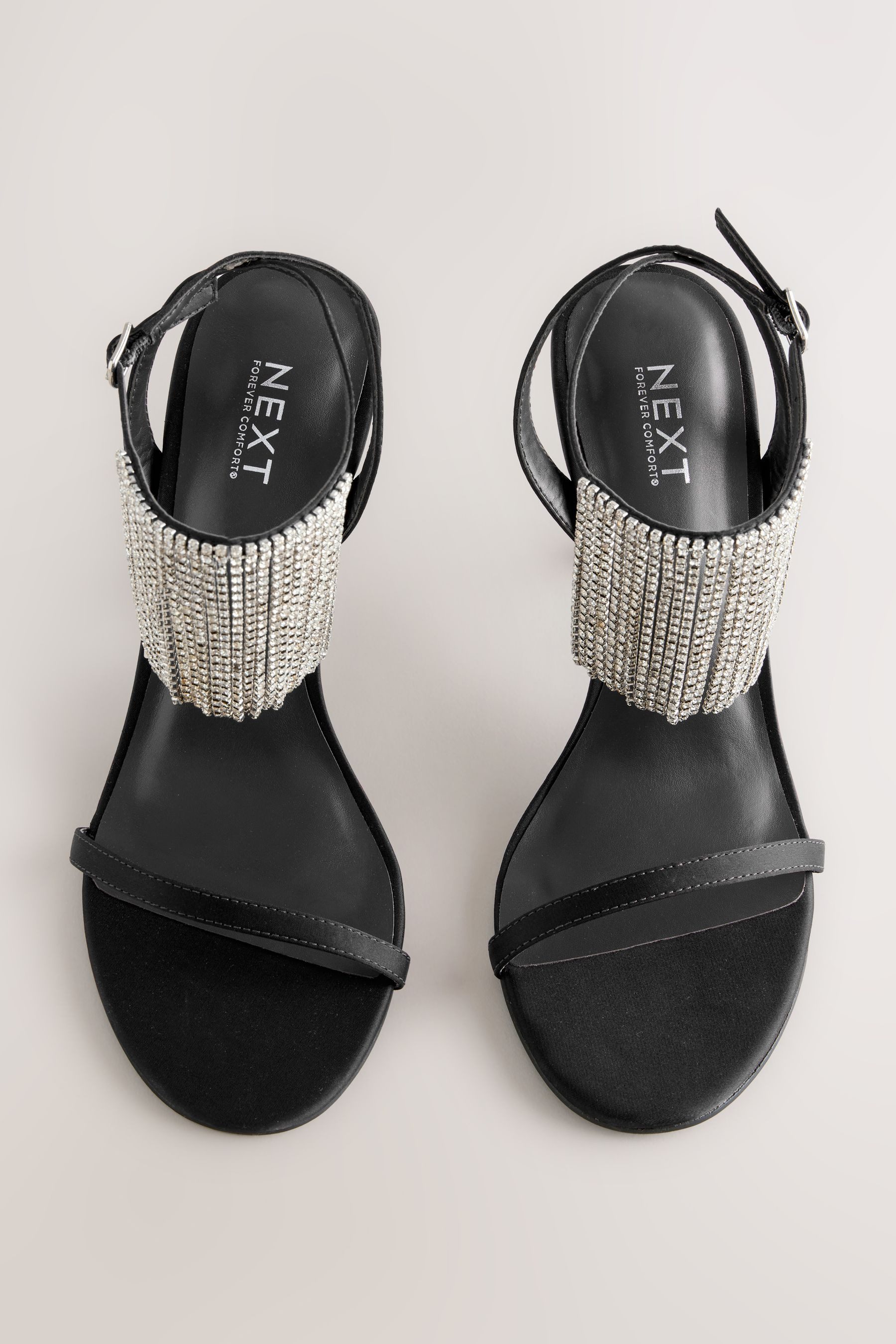 Next Forever Comfort® Satin-Sandaletten mit Fransen High-Heel-Sandalette (1-tlg)