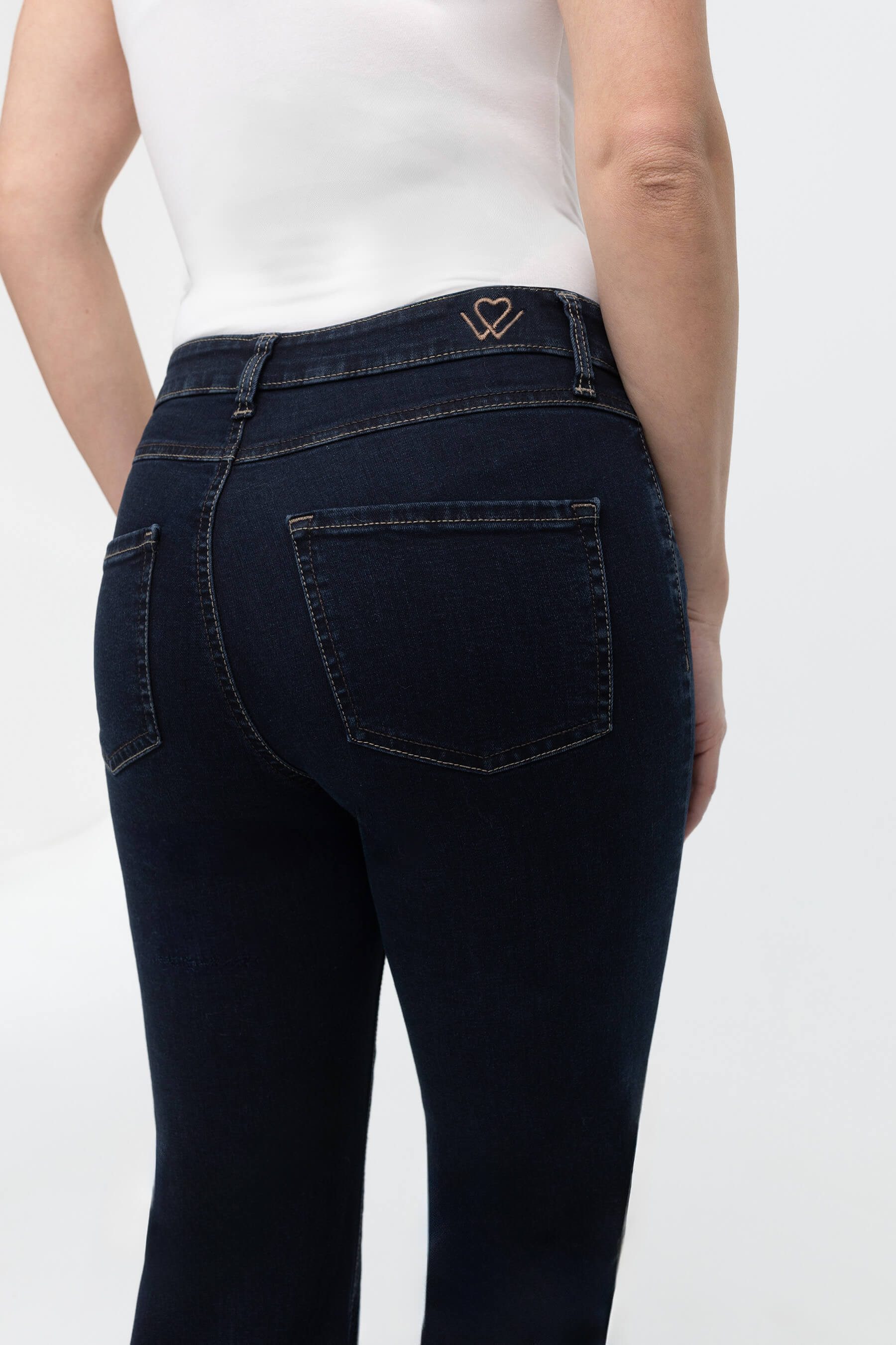 wonderjeans 5-Pocket-Jeans Relaxed Straight Cool, modern und vielseitig zu stylen
