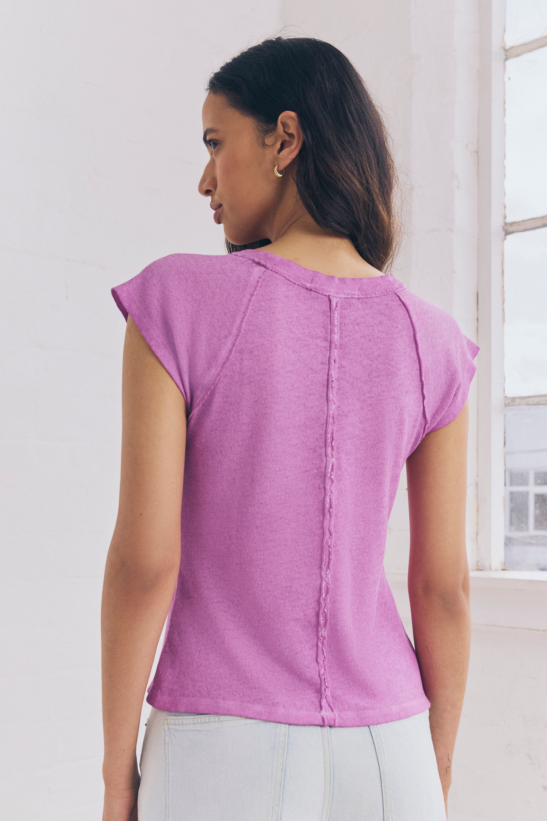 Next Shirttop Gewaschenes T-Shirt mit offenen Saumdetails (1-tlg) günstig online kaufen