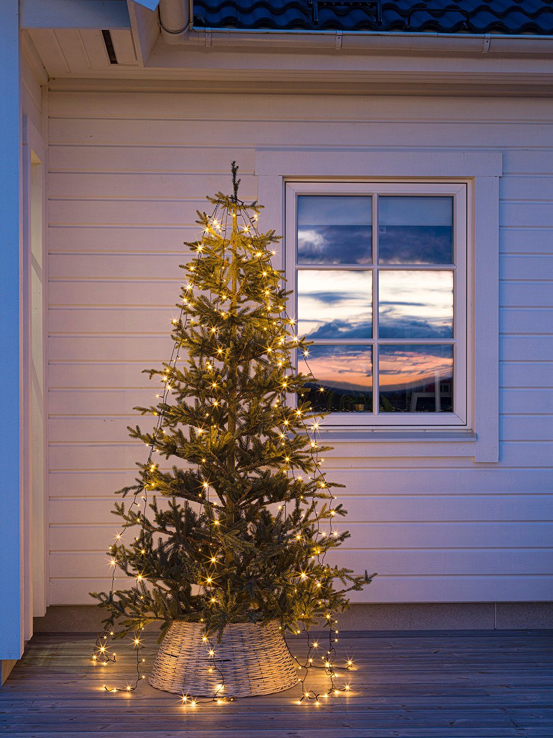 KONSTSMIDE LED-Baummantel Weihnachtsdeko Stränge 70 17, Christbaumschmuck, aussen, 8h 8 Ring bernsteinfarbene Dioden, Glimmereffekt mit Ø vormontiert, Timer, à