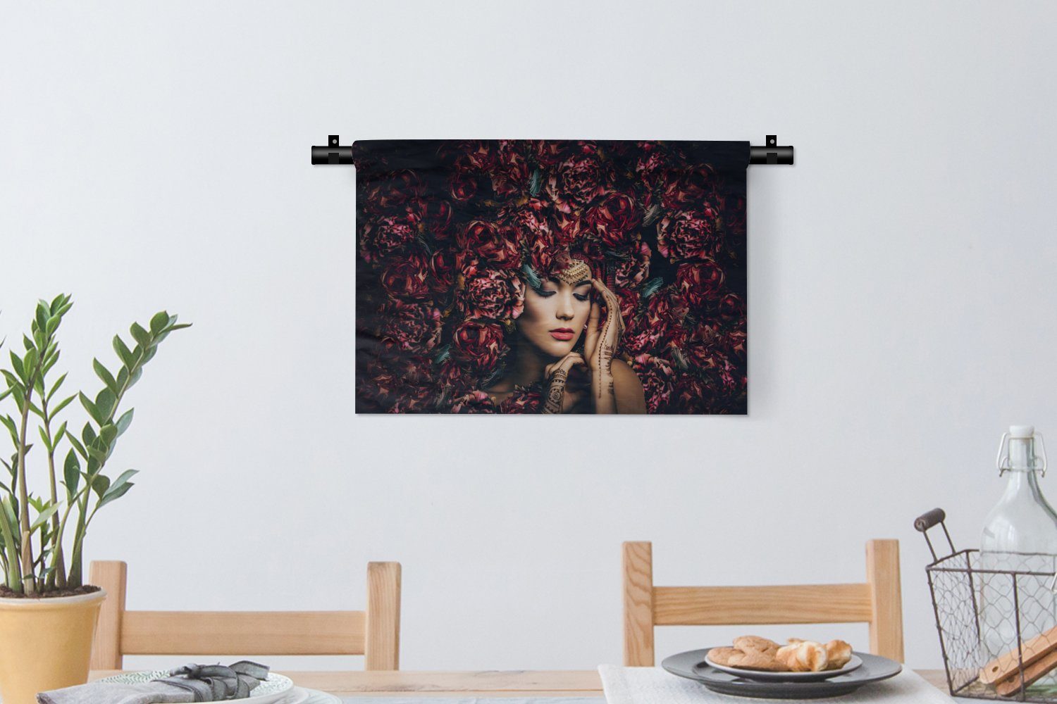 Wanddekoobjekt Henna Wandbehang, Porträt, - Frau Kleid, MuchoWow Schlafzimmer, - Wanddeko Blumen Wohnzimmer, - Kinderzimmer für