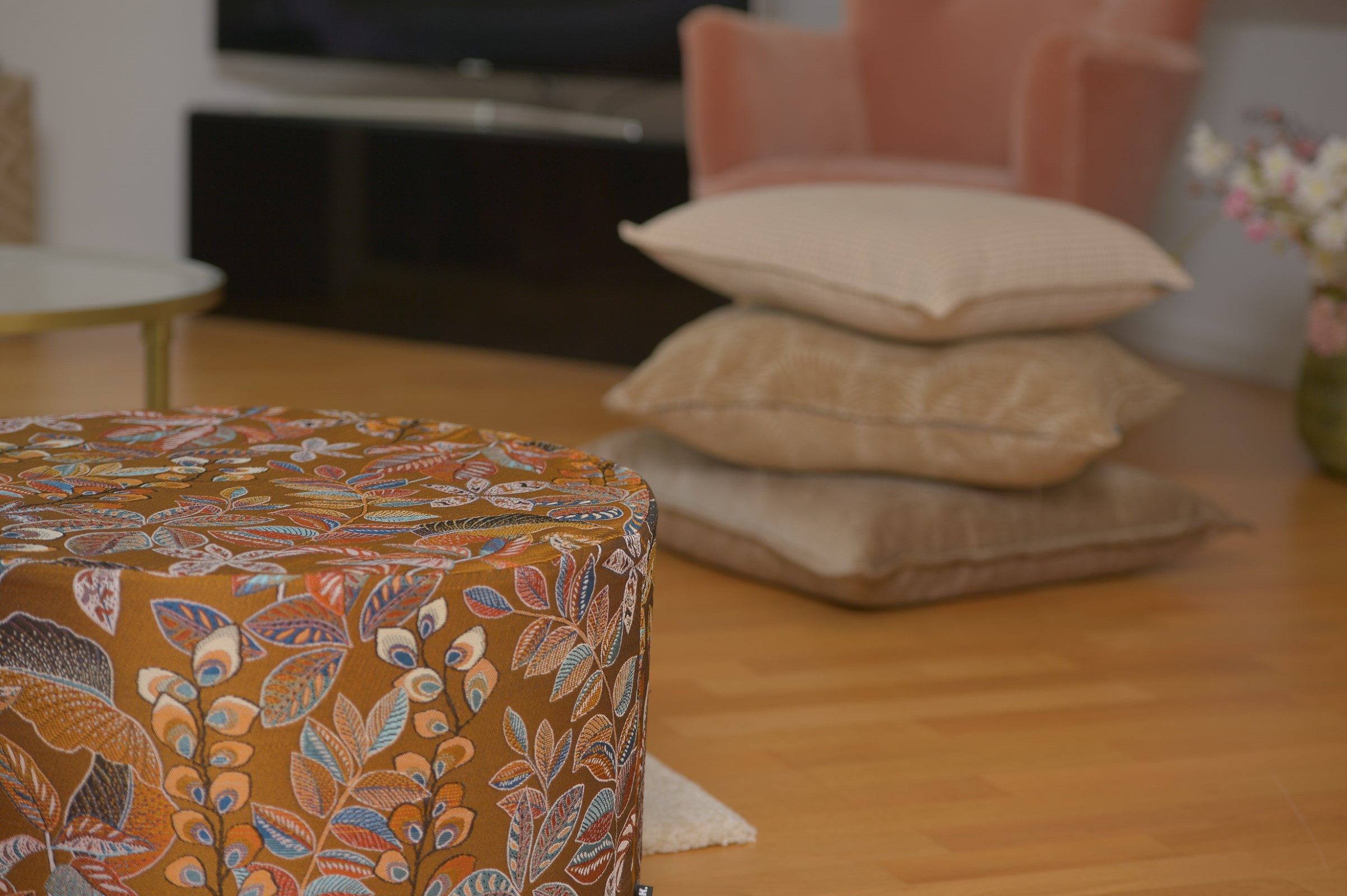 H.O.C.K. Sitzhocker H.O.C.K. Tristan Hocker rund Pouf ø60x40cm gold floral, Hocker, Barhocker & Sitzhocker, Pouf, Badhocker, Wohnzimmer Hocker