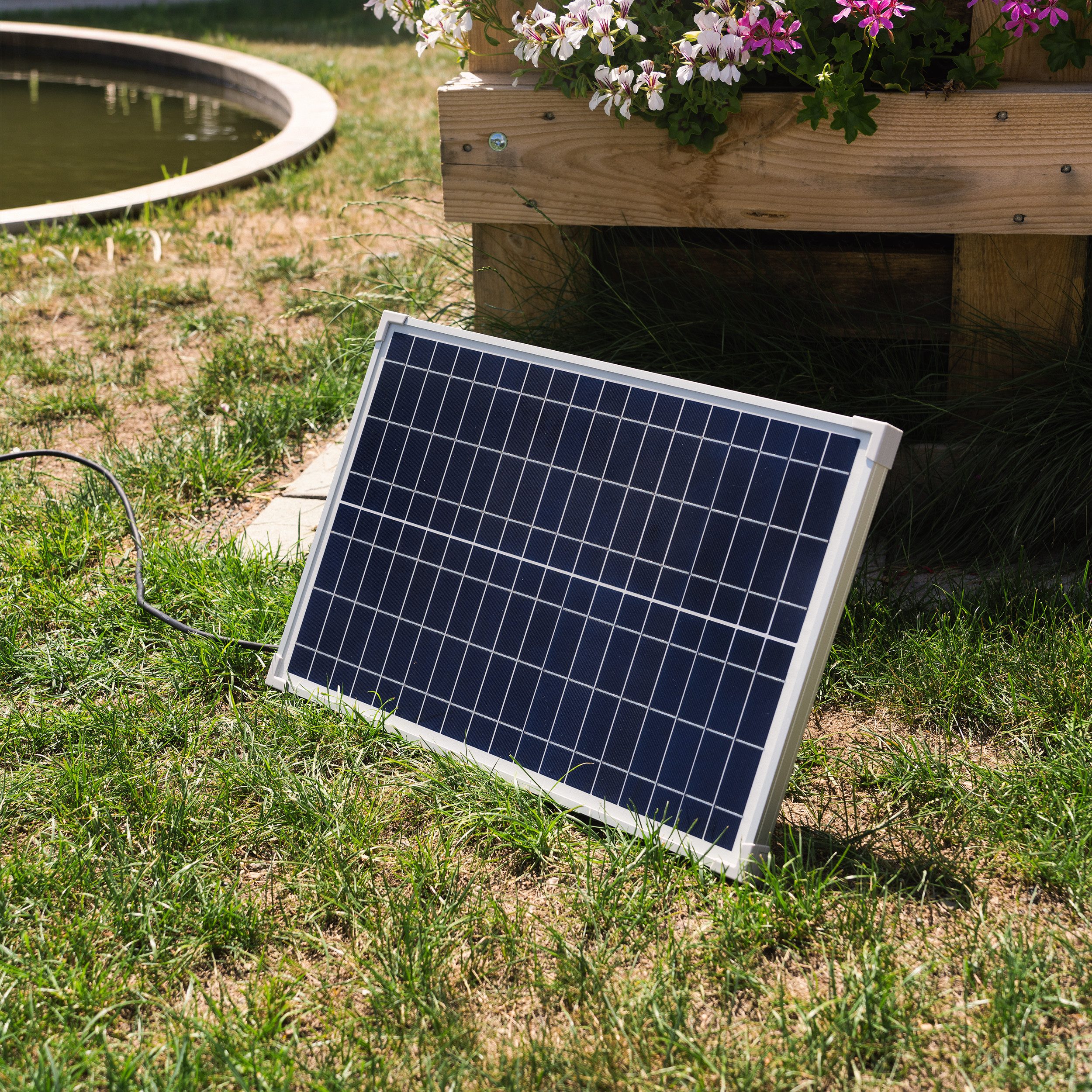 esotec Bachlaufpumpe WaterFall 25/1600 Solar Bachlaufpumpenset 1600l/h, 25Wp Modul 101018 (Komplettset) – Bild 4 von 5