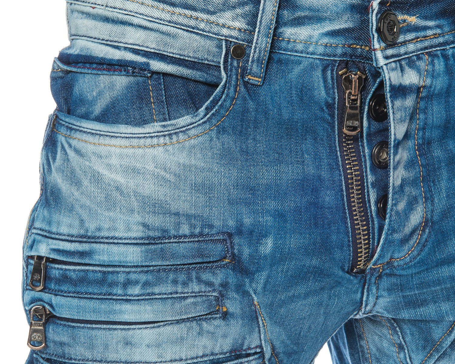 Cipo & Baxx Regular-fit-Jeans Herren Hose acht Abriebstellen Vordertaschen der Label Lettern mit Jeans Kleine Waschung, Big Reißverschlüssen in und