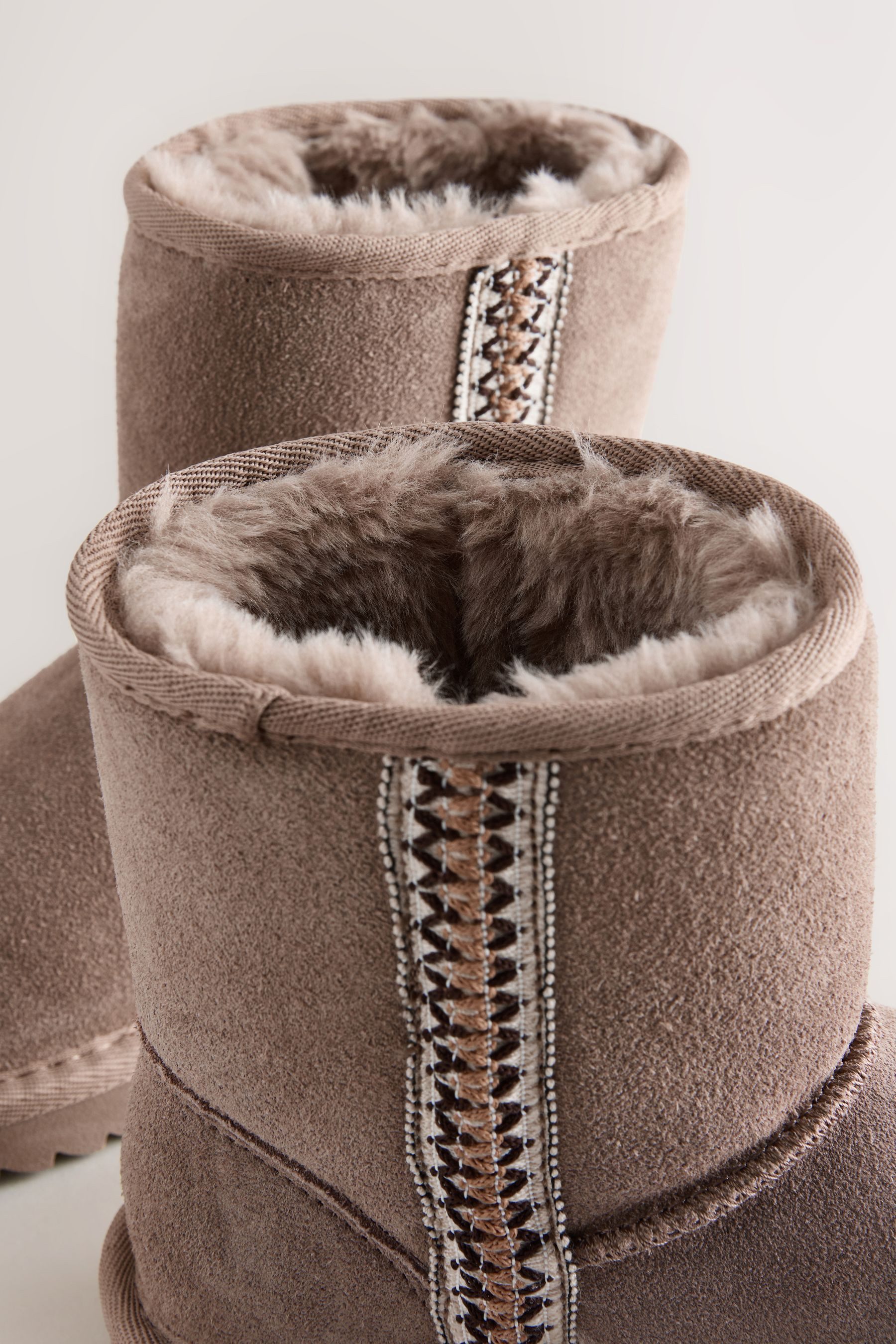 Next Wasserabweisende Schlupfstiefel aus Veloursleder Stiefel (1-tlg)