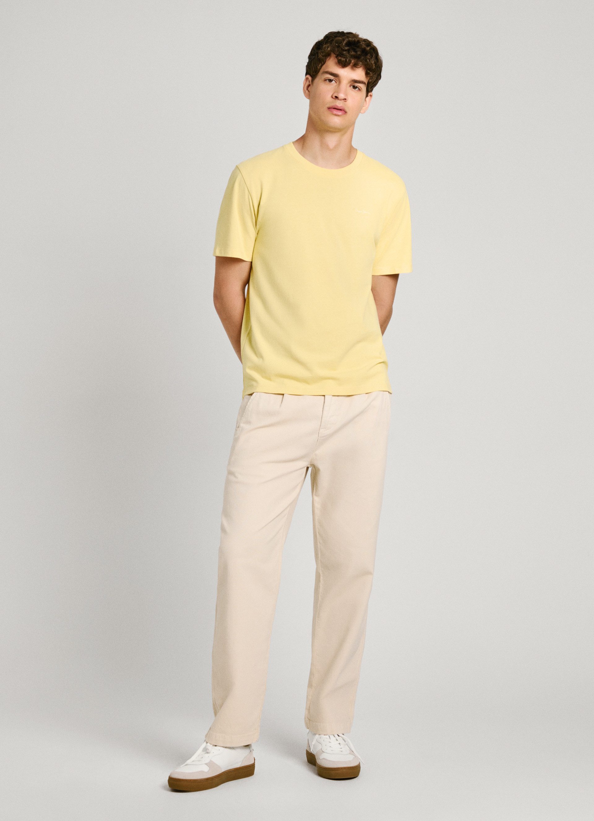 Pepe Jeans T-Shirt CONNOR mit gesticktem Logo auf der Brust