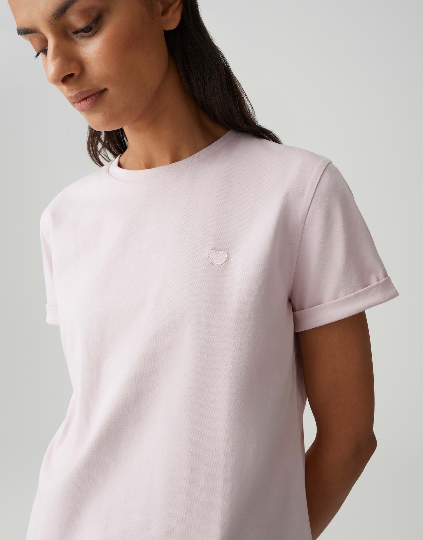OPUS T-Shirt SERZ Regular T-Shirt aus Baumwolle gerade geschnitten mit Rundhalsausschnitt und Herzstickerei – Bild 4 von 5