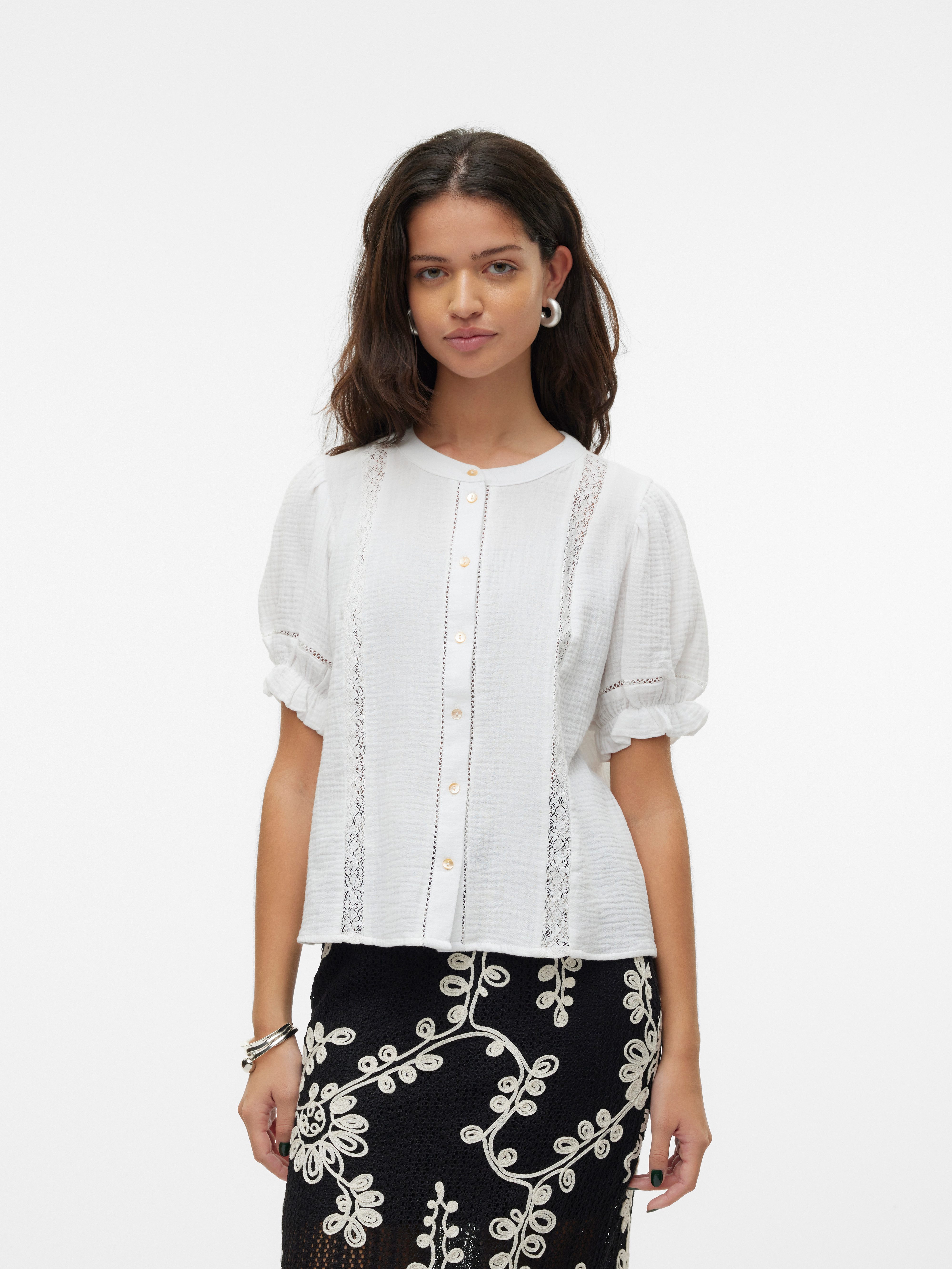 Vero Moda Kurzarmbluse VMNATALI 2/4 LACE SHORT TOP WVN NOOS Baumwolle, regular fit