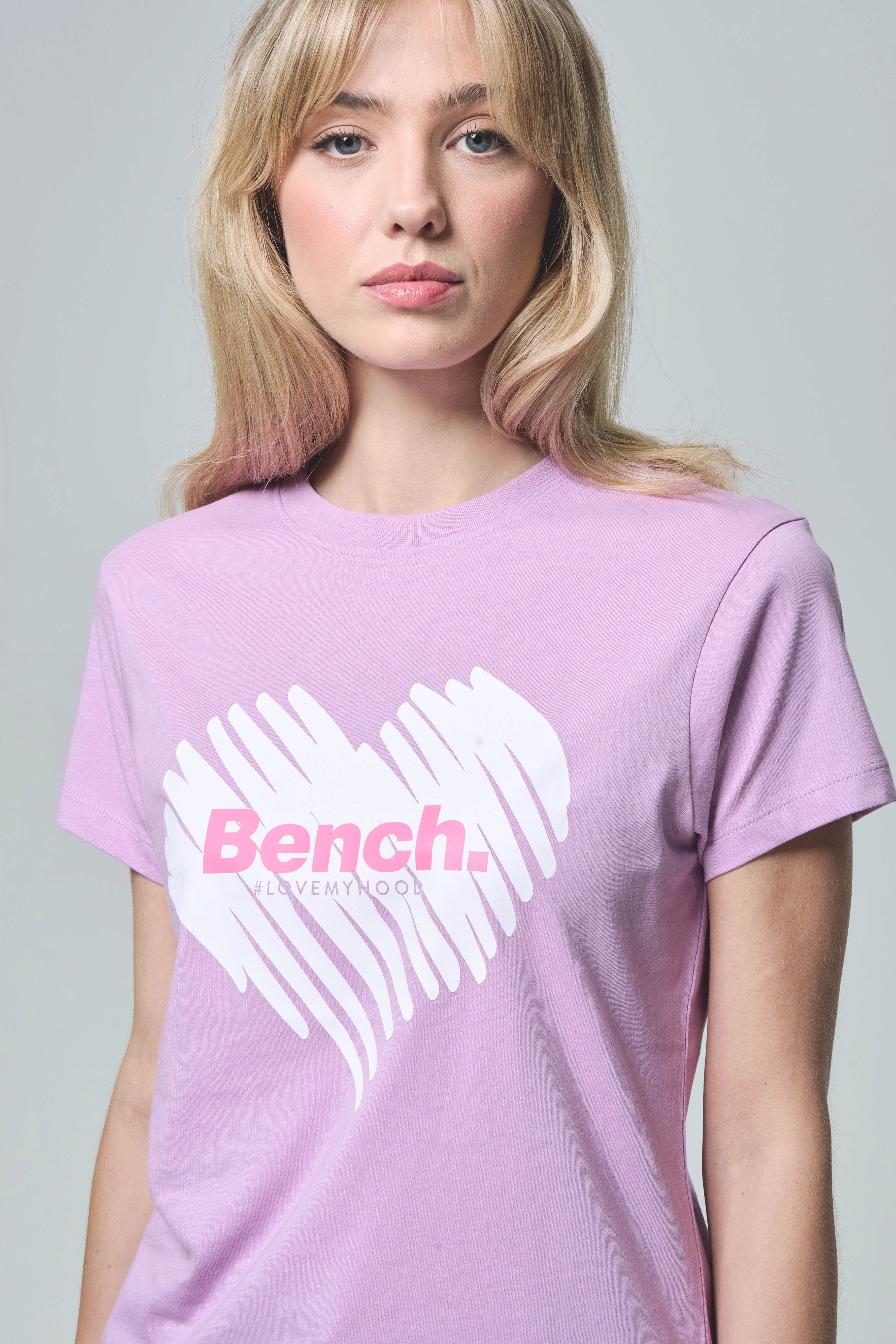 Bench. Rundhalsshirt MIAO