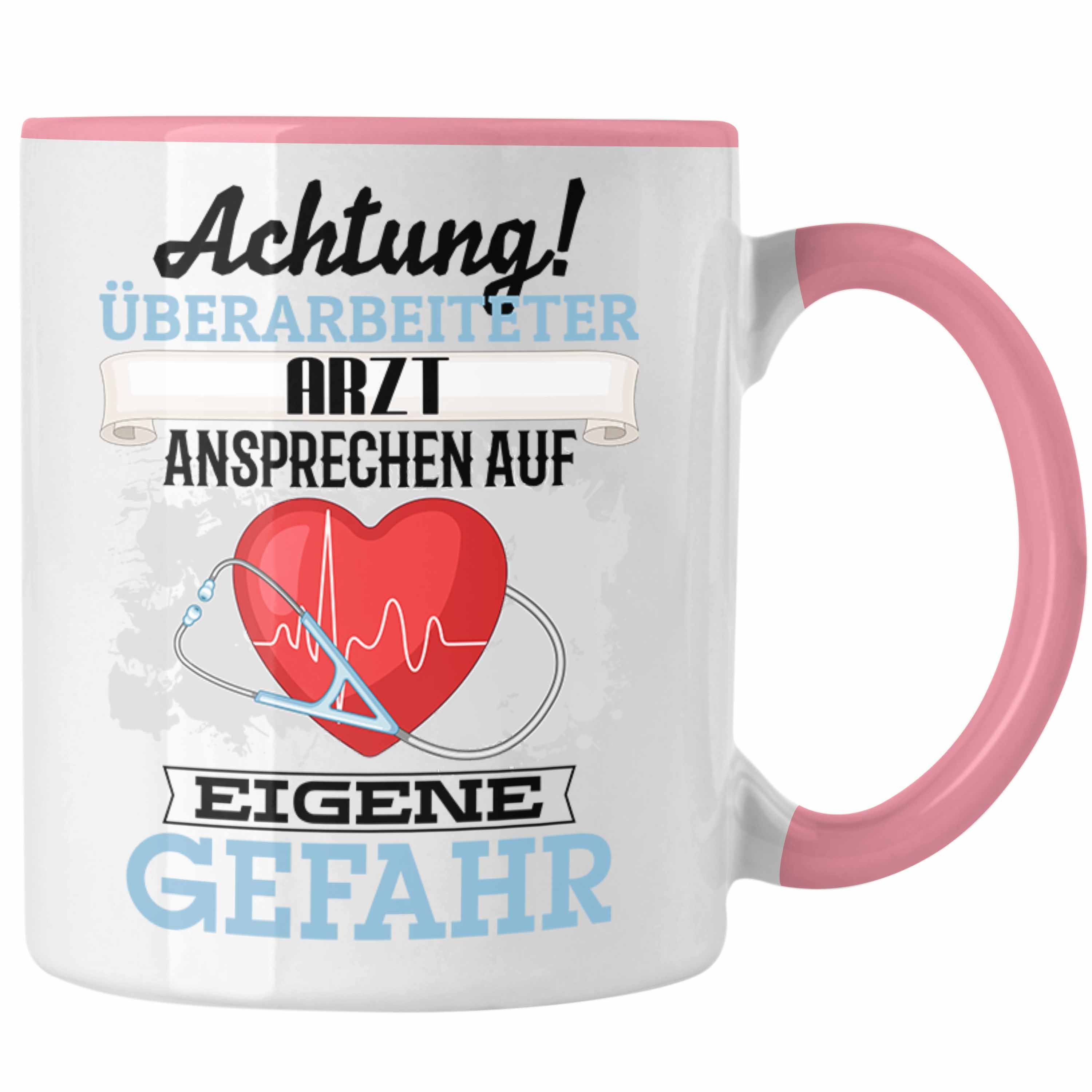 Trendation Tasse Arzt Tasse Geschenk Lustiger Spruch Geschenkidee Kaffeebecher für Arzt Rosa