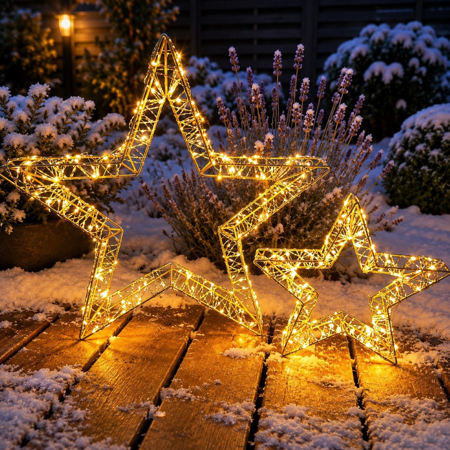 Online-Fuchs LED Dekolicht 2er Set LED Weihnachtssterne mit Folieneffekt - Outdoor geeignet, LED-Lichterkette mit Funkeleffekt möglich, warmweiß beleuchtet, Leuchtsterne mit 6-Stunden Timer - Weihnachtsdeko