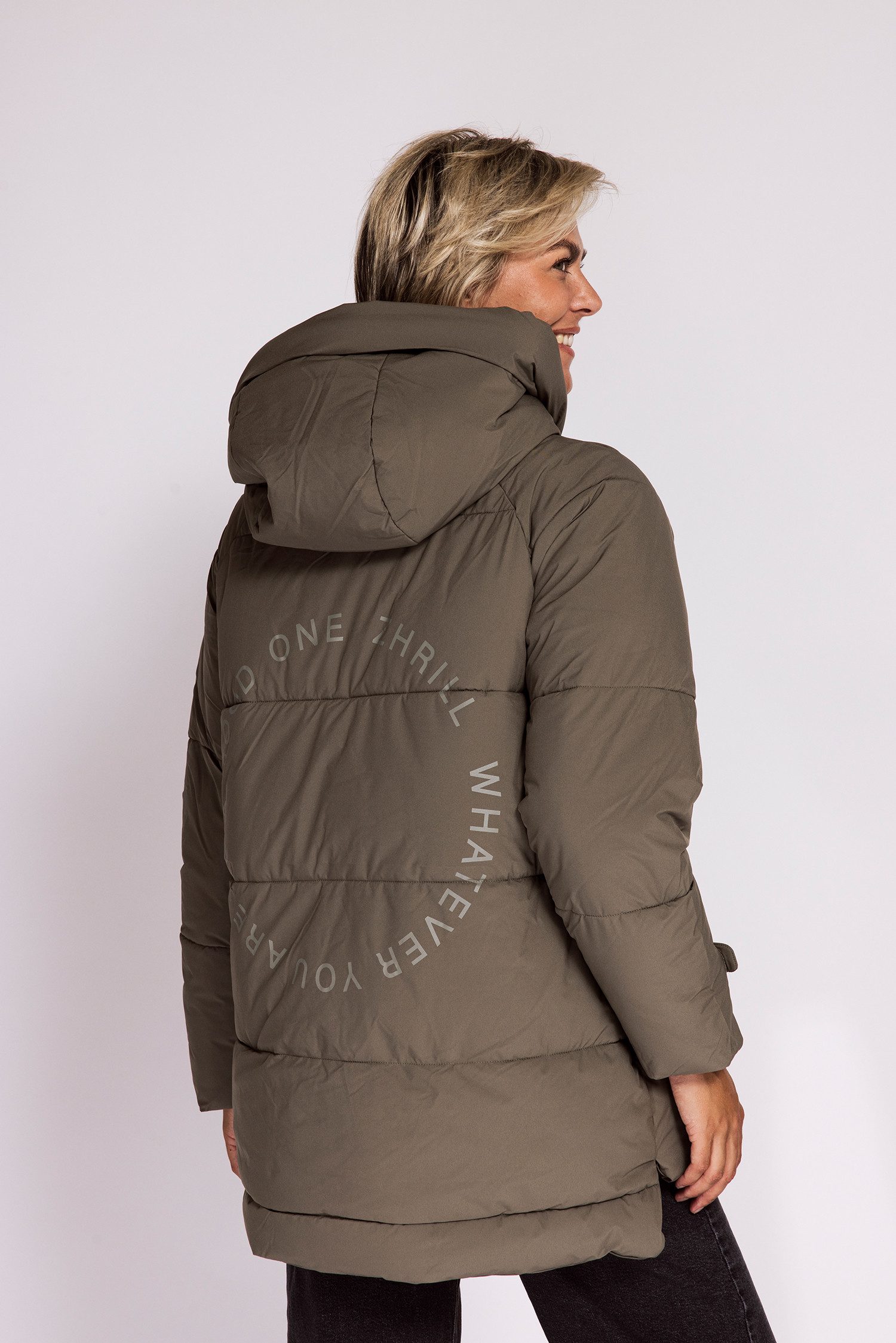 Zhrill Steppjacke ZHNIEKA mit Kapuze, mit Logo-Druck, mit 2-Wege-Reißverschluss – Bild 4 von 5