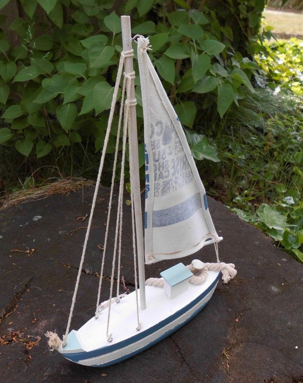 Deko-Impression Dekofigur Segelschiff mit Holz Takelage. St) blau-weiß Deko-Objekt (1 Maritimes