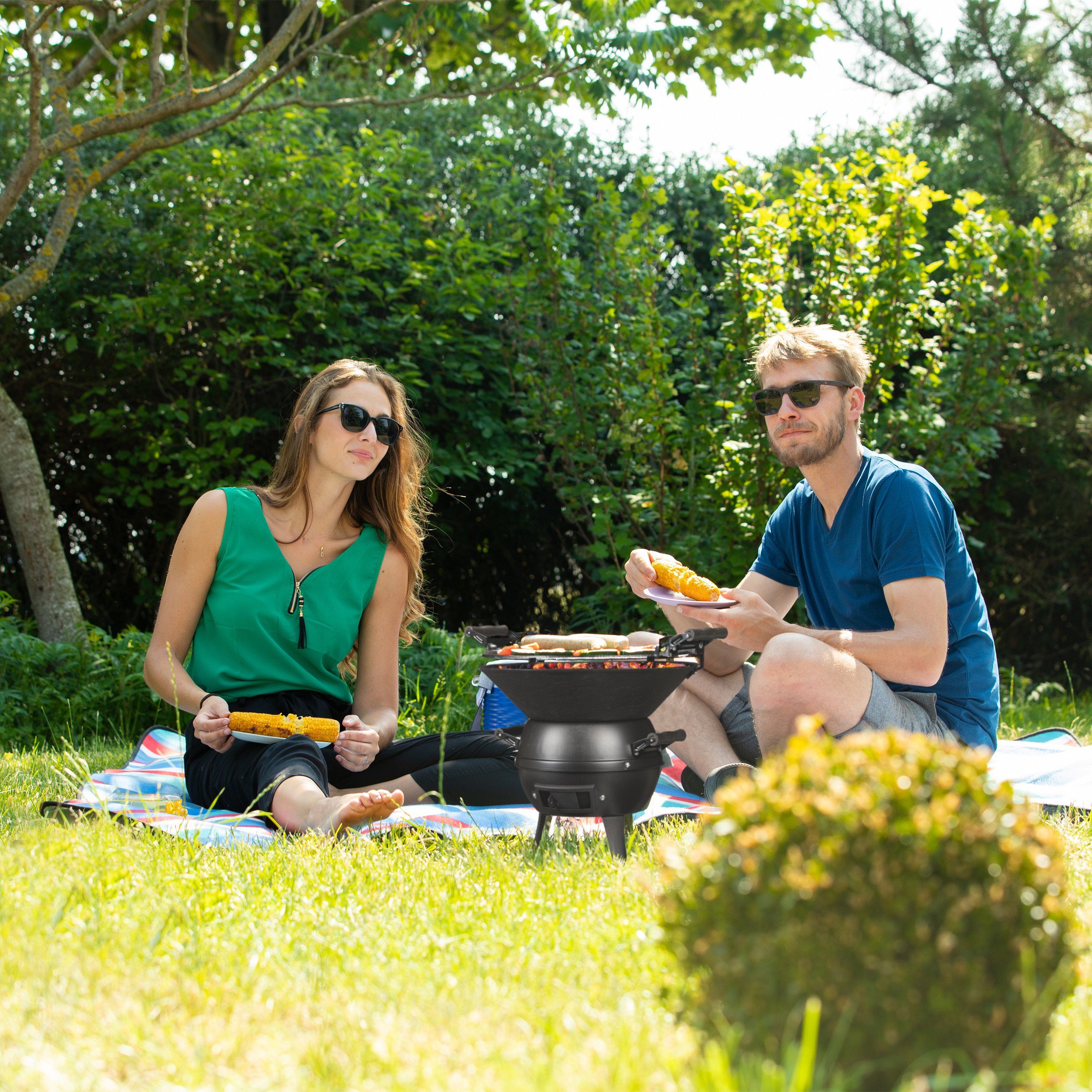 relaxdays Holzkohlegrill Grillfass aus Gusseisen – Bild 3 von 5