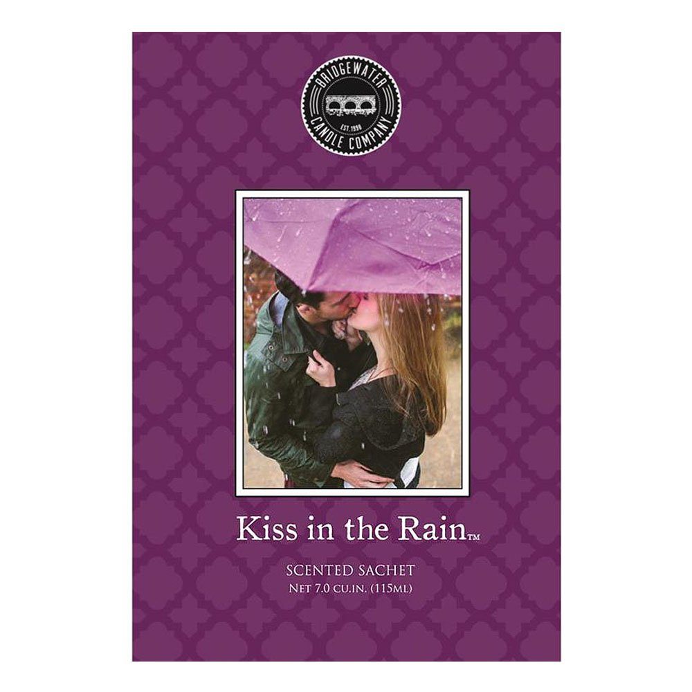 Bridgewater Candle Company Duftlampe BRIDGEWATER Duftsachet KISS IN THE RAIN violett Papiertüte mit Duft