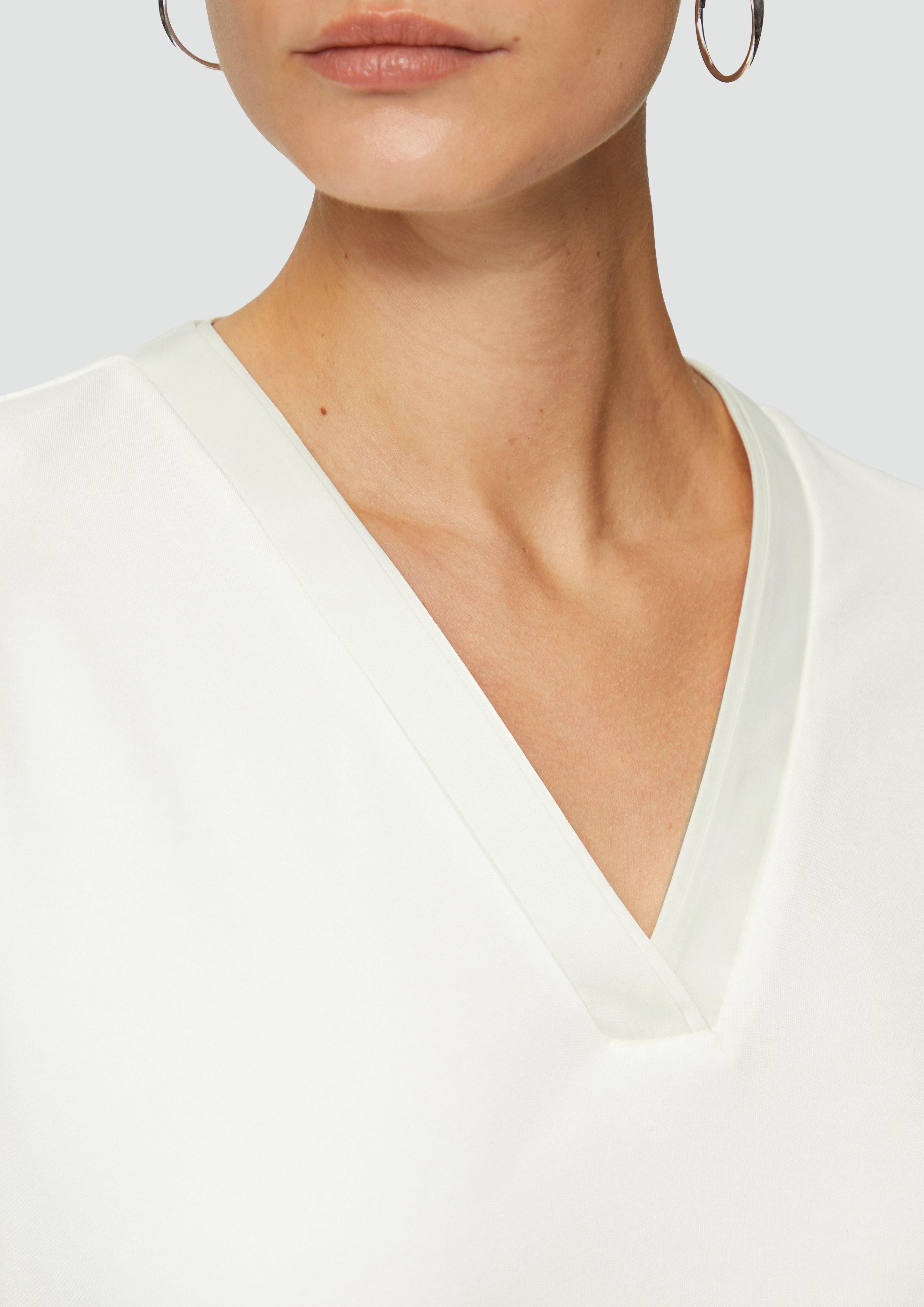 s.Oliver BLACK LABEL T-Shirt, mit satiniertem V-Ausschnitt günstig online kaufen