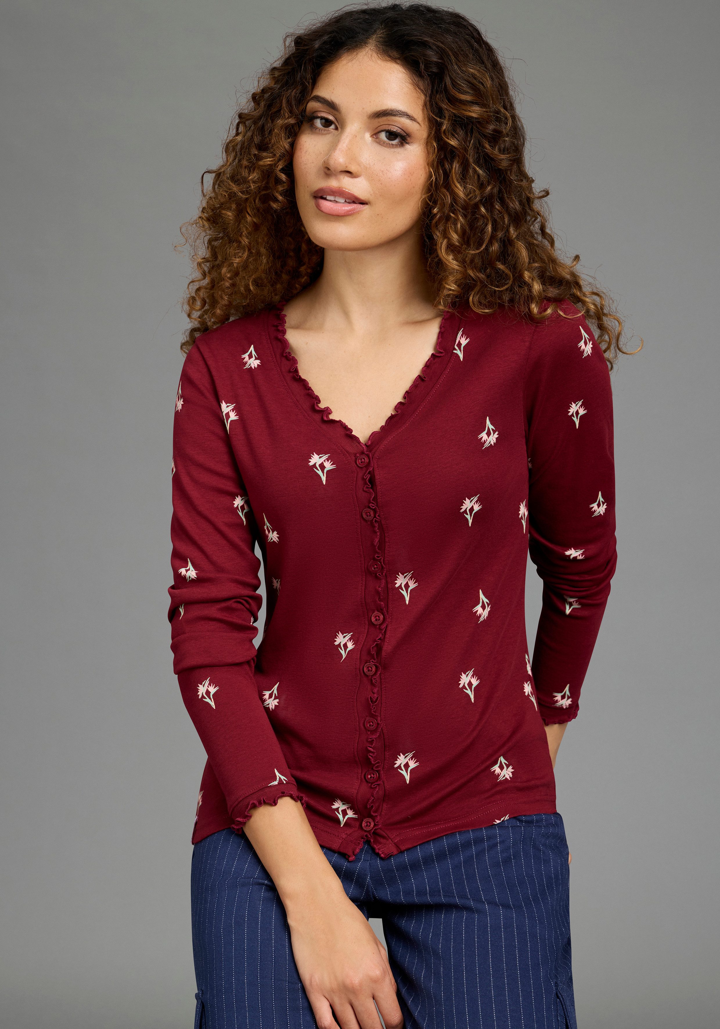 KangaROOS Langarmshirt mit V-Ausschnitt, figurbetonte Passform, hüftlange Form, aus Rippware
