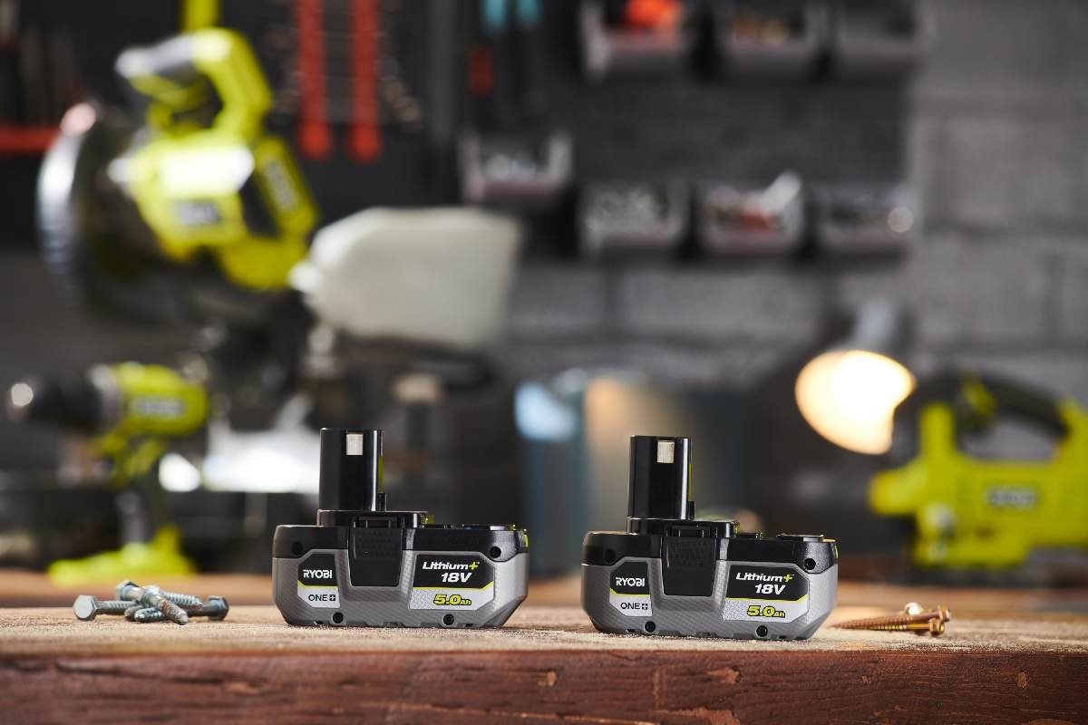 RYOBI Akku 2er Set 5Ah ONE+ 18V Li-Ion Doppelpack Original Ersatzakku Zusatz Akku-Set (2 St), IntelliCell™ intelligente Akku-Technologie