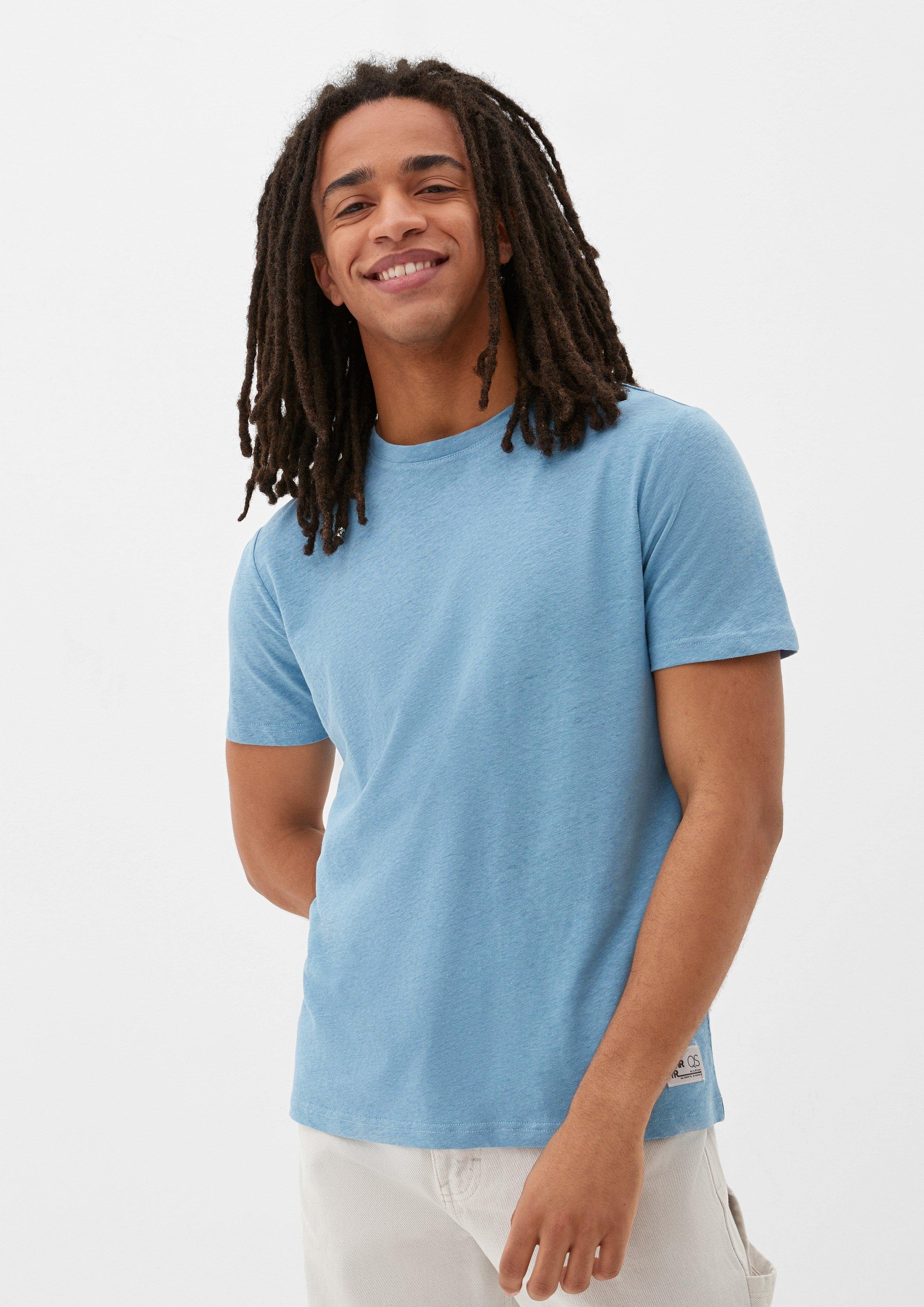 QS Kurzarmshirt T-Shirt aus hellblau Leinenmix Label-Patch