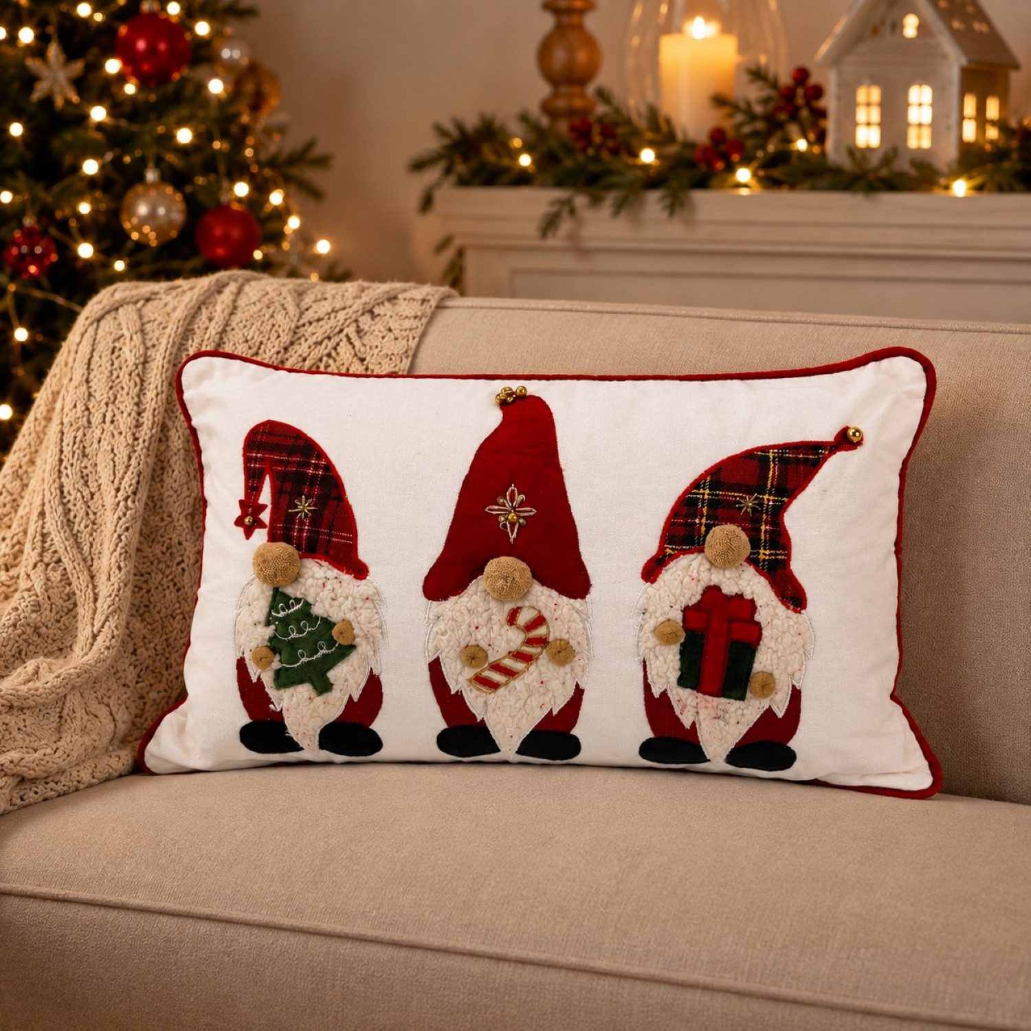 Online-Fuchs Dekokissen mit 3 süßen Wichteln inkl. Füllung & Bezug - Weihnachtsdeko, ein gemütlicher Blickfang für die Weihnachtszeit