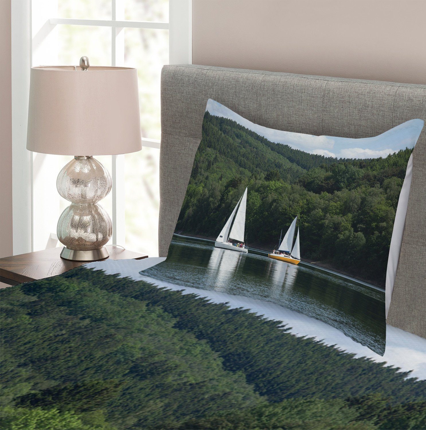 Tagesdecke Set mit Kissenbezügen Abakuhaus, Segelboote Waschbar, einem See Natur auf