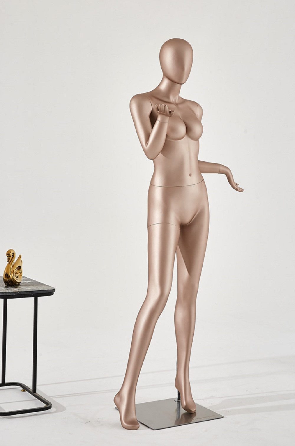 Eurohandisplay Schneiderpuppe Weibliche Schaufensterpuppe beige matt lackiert Egghead Schick, Schaufensterpuppe
